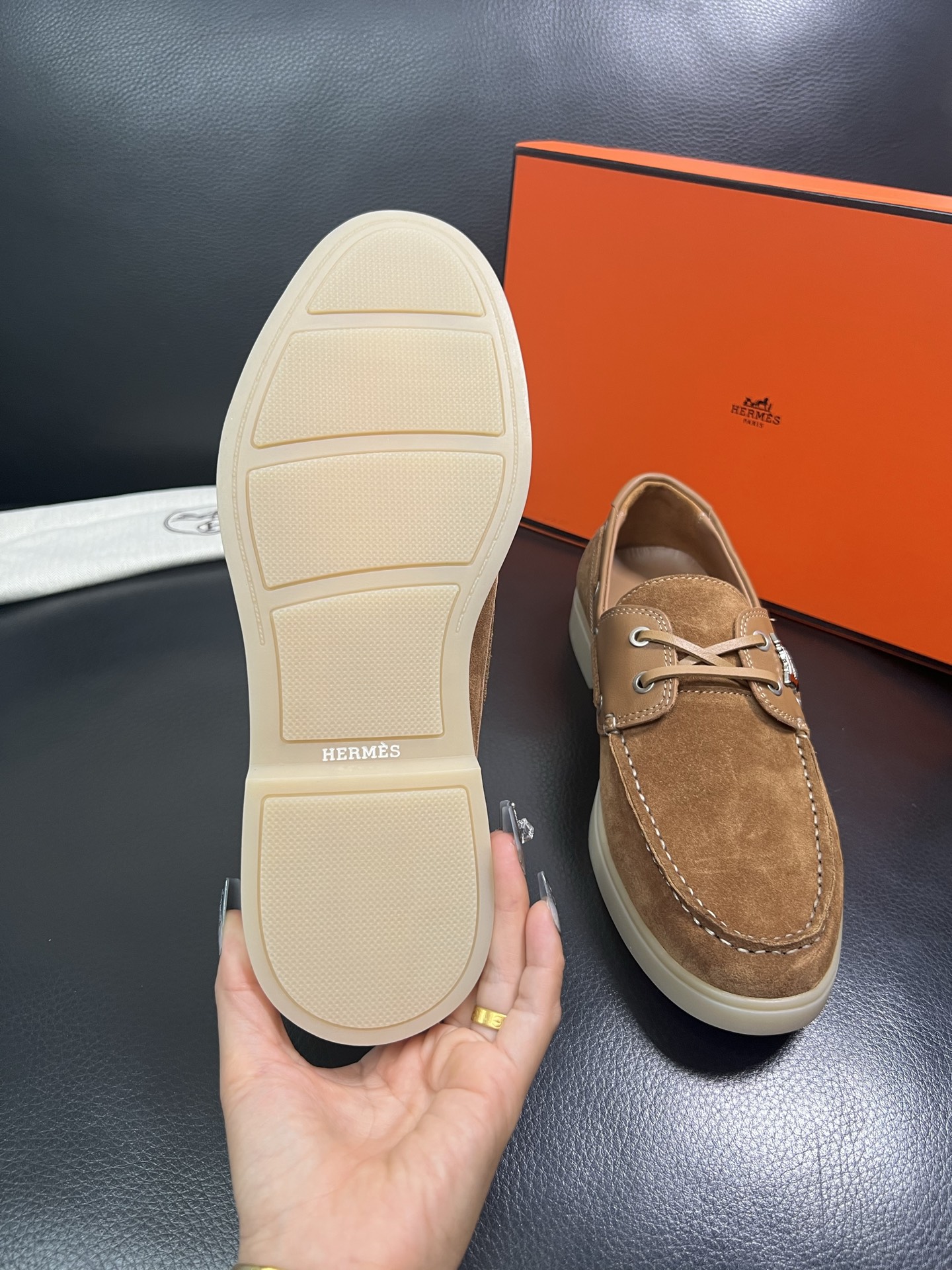 Hermes 顶级代购 爱马仕 专柜同步发售 原厂配置，意大利进口原版牛皮面料，高品质拼接复杂工艺，进口