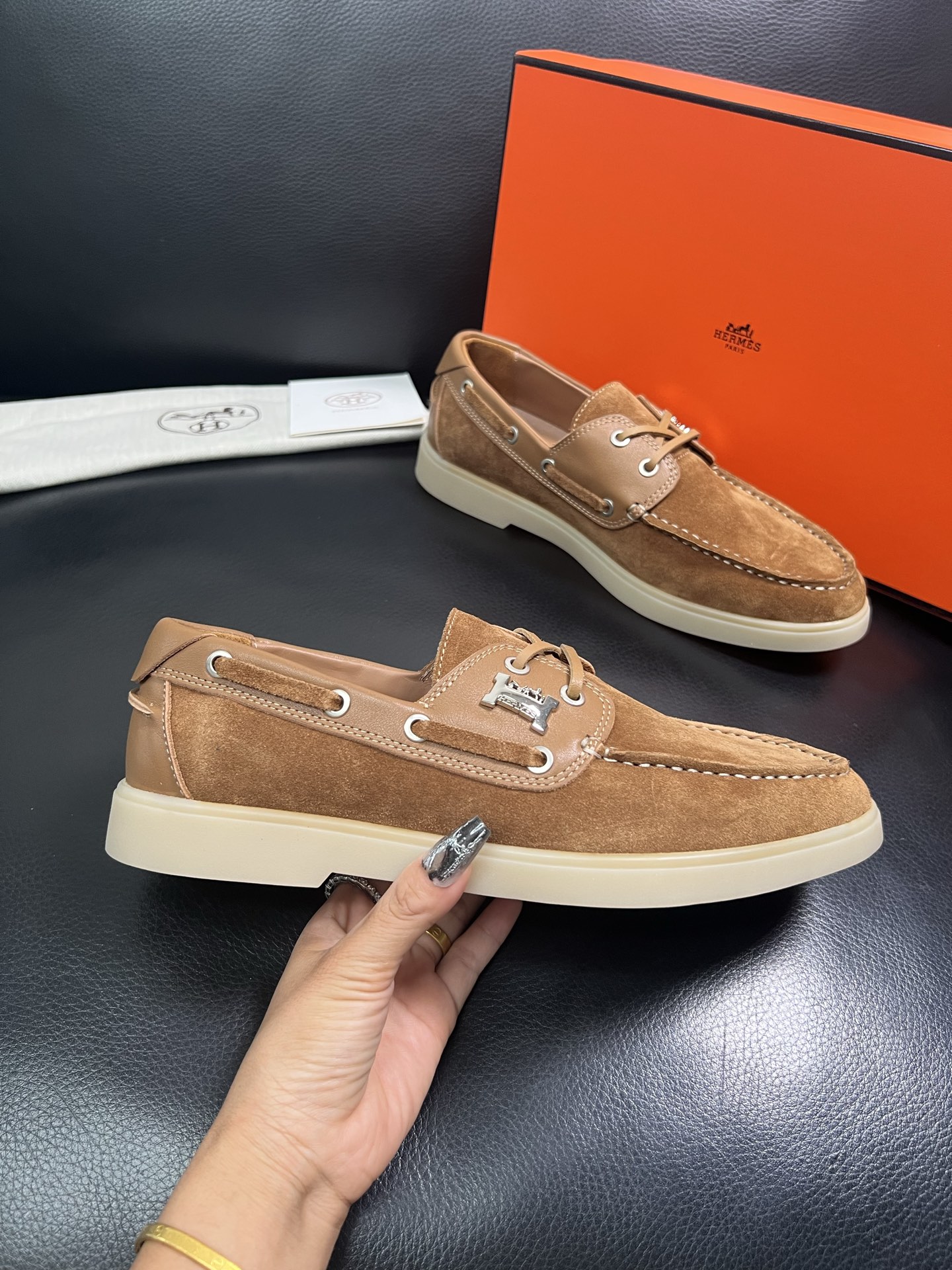 Hermes 顶级代购 爱马仕 专柜同步发售 原厂配置，意大利进口原版牛皮面料，高品质拼接复杂工艺，进口