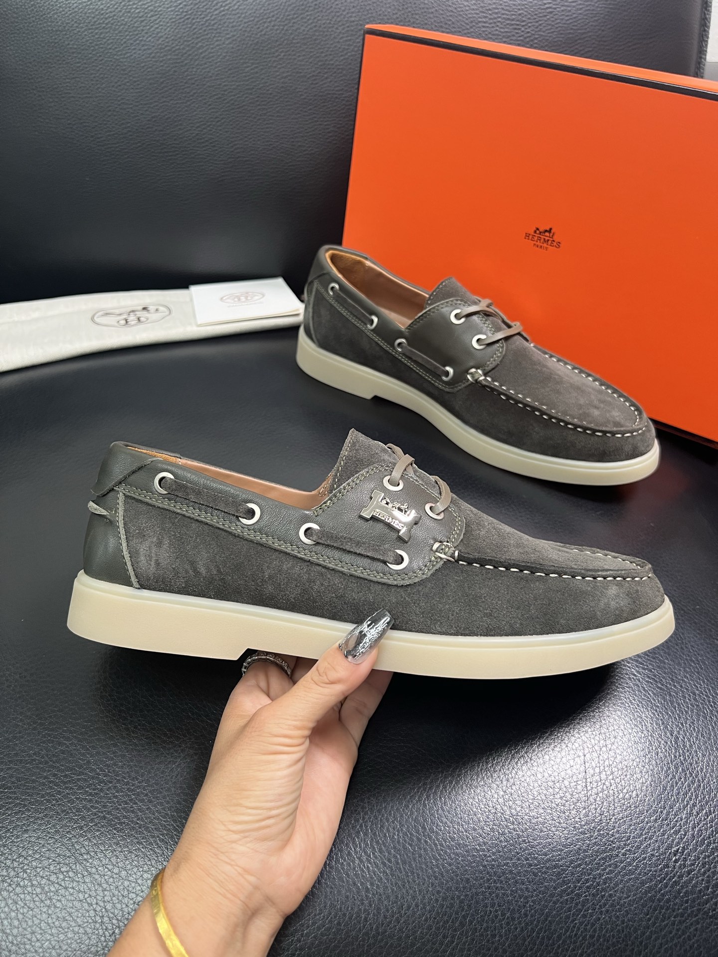 Hermes 顶级代购 爱马仕 专柜同步发售 原厂配置，意大利进口原版牛皮面料，高品质拼接复杂工艺，进口