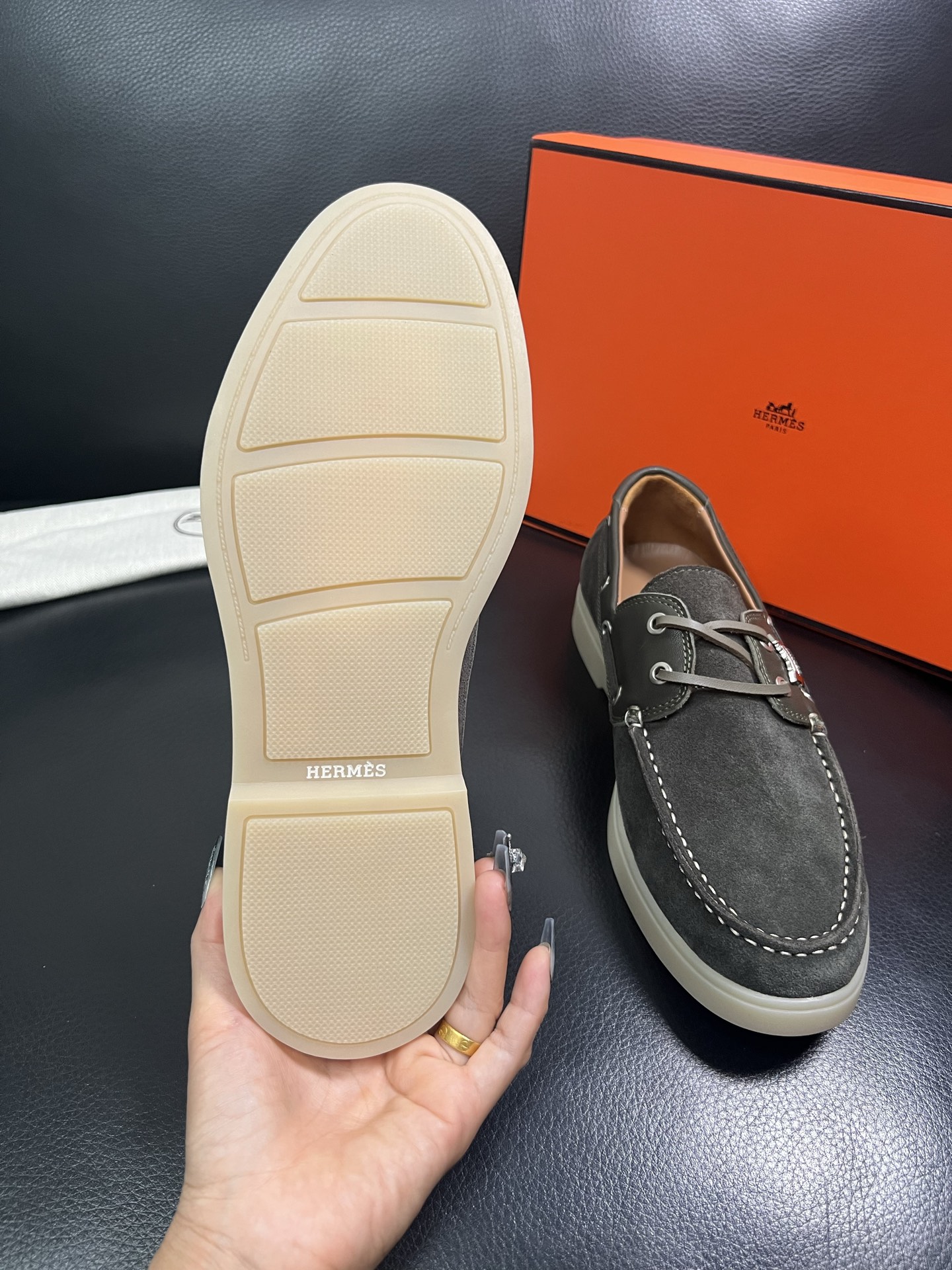 Hermes 顶级代购 爱马仕 专柜同步发售 原厂配置，意大利进口原版牛皮面料，高品质拼接复杂工艺，进口