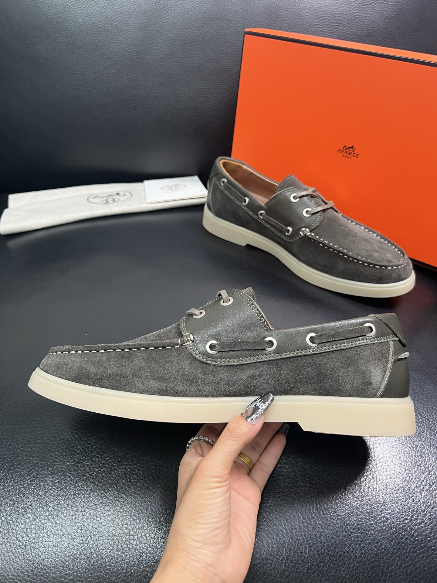 Hermes 顶级代购 爱马仕 专柜同步发售 原厂配置，意大利进口原版牛皮面料，高品质拼接复杂工艺，进口