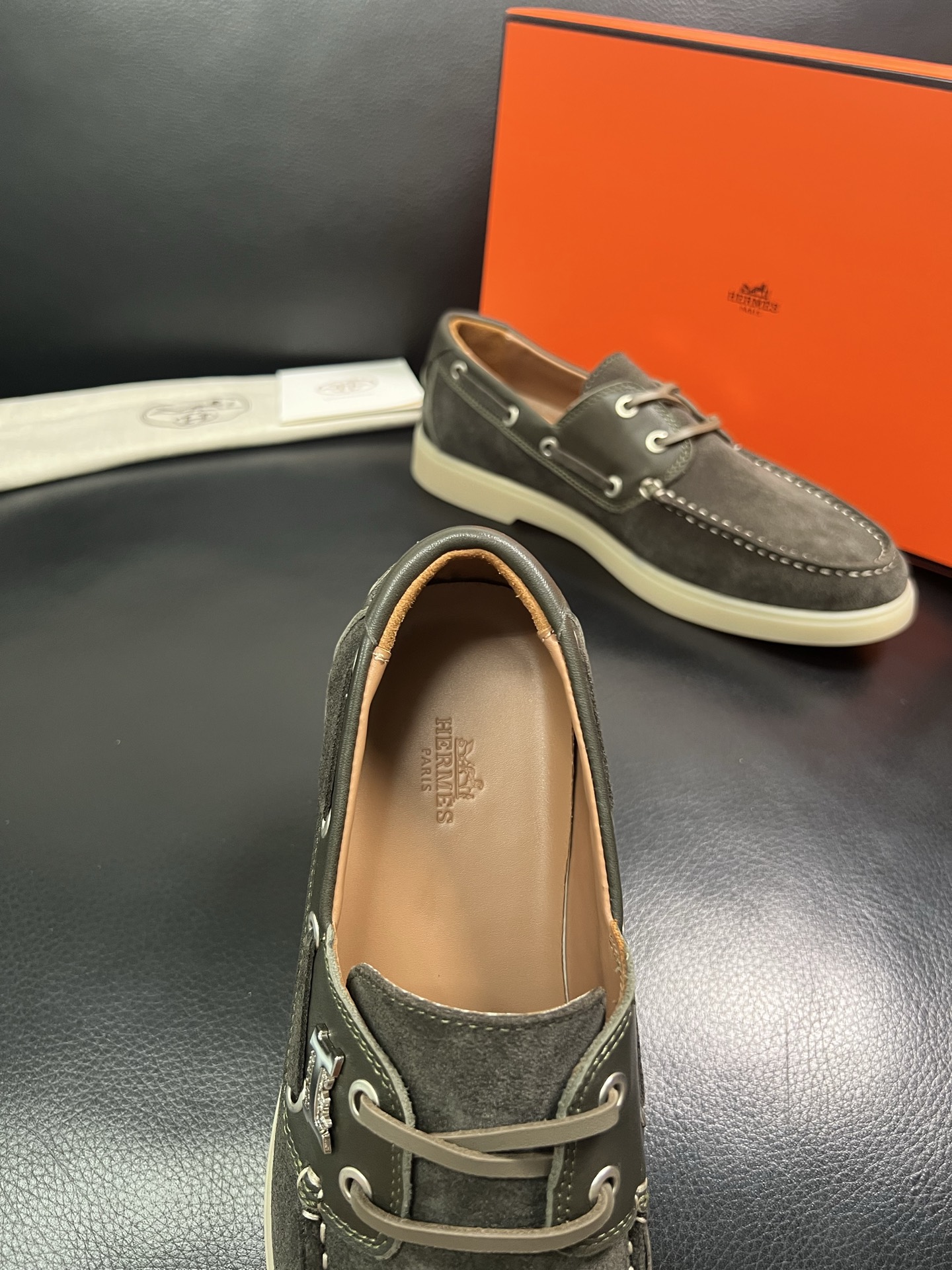 Hermes 顶级代购 爱马仕 专柜同步发售 原厂配置，意大利进口原版牛皮面料，高品质拼接复杂工艺，进口