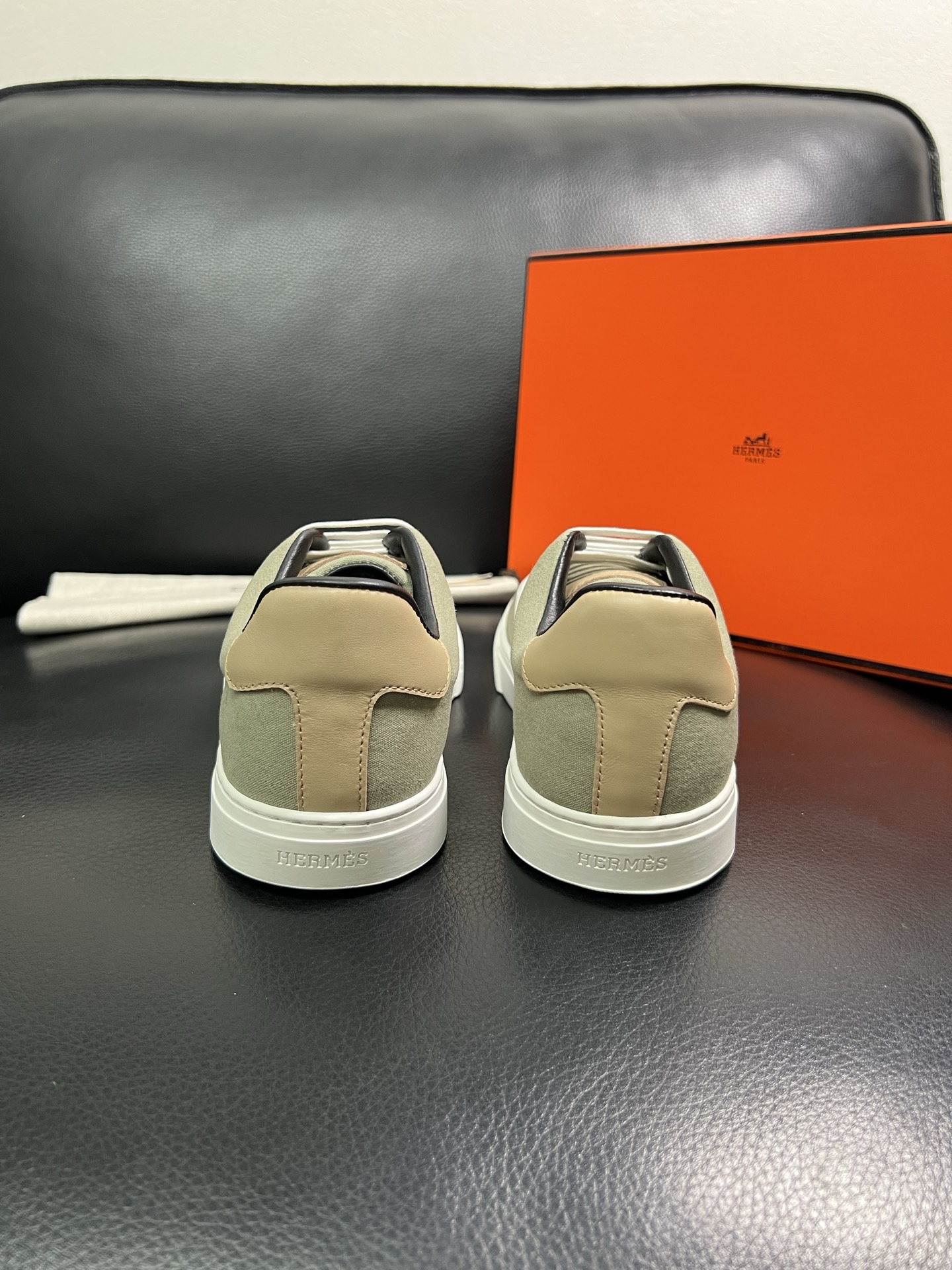 Hermes 顶级代购 爱马仕 专柜同步发售 原厂配置，意大利进口原版面料，高品质拼接复杂工艺，进口水染