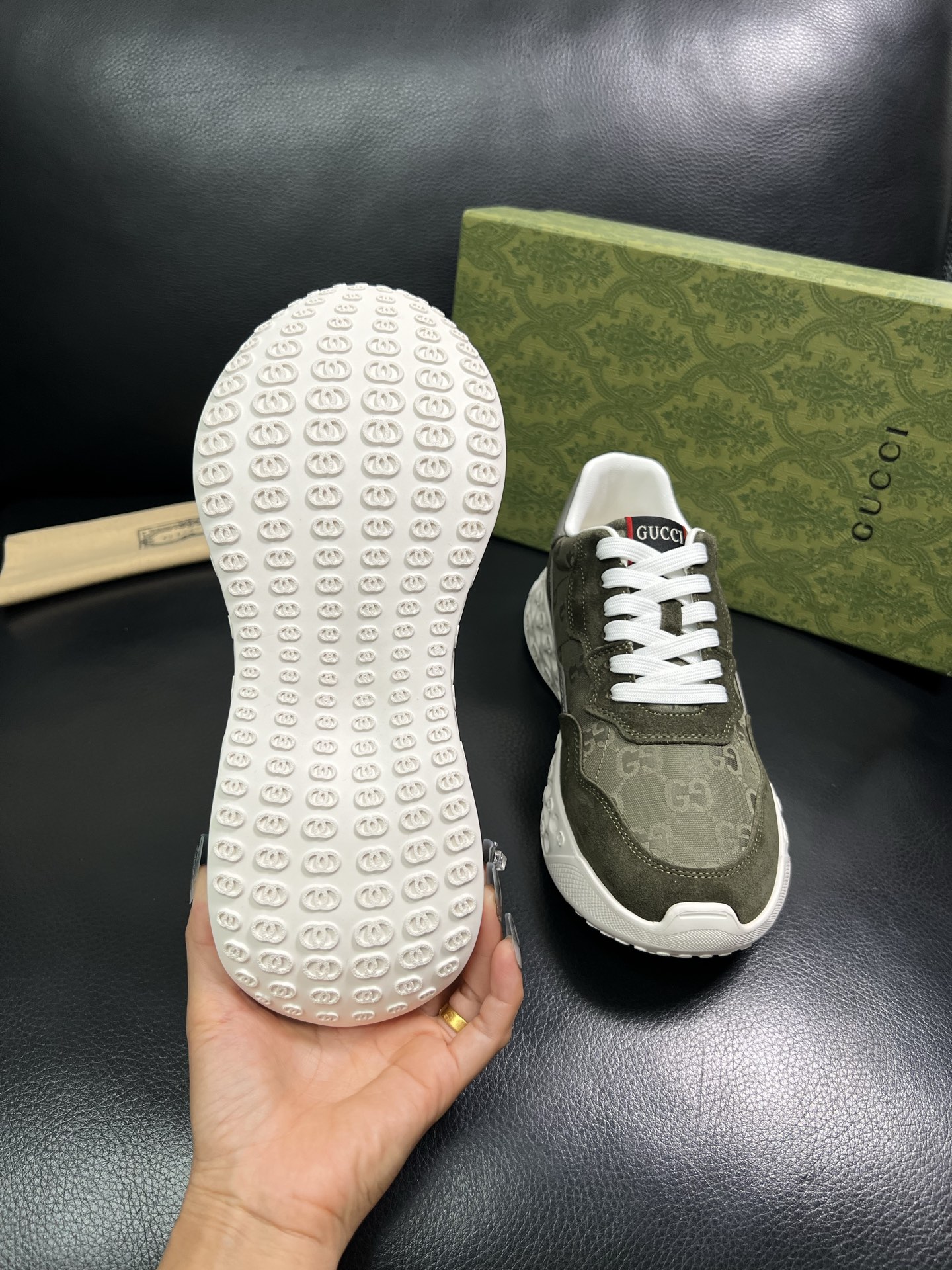 Gucci 顶级代购 古奇 专柜同步 原厂配置意大利进口牛皮搭配网布面料，高品质拼接复杂工艺，进口牛皮内