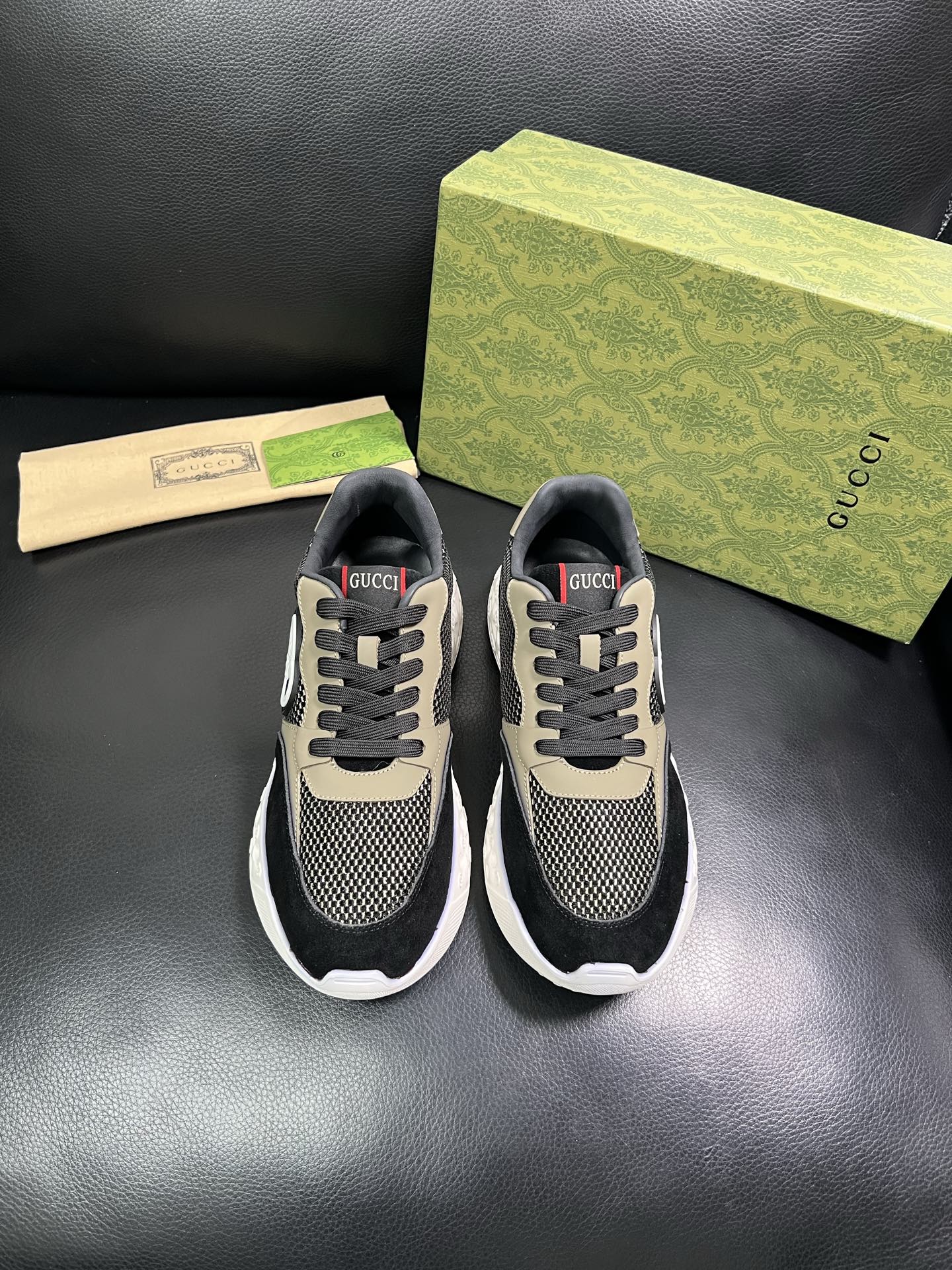 Gucci 顶级代购 古奇 专柜同步 原厂配置意大利进口牛皮搭配网布面料，高品质拼接复杂工艺，进口牛皮内