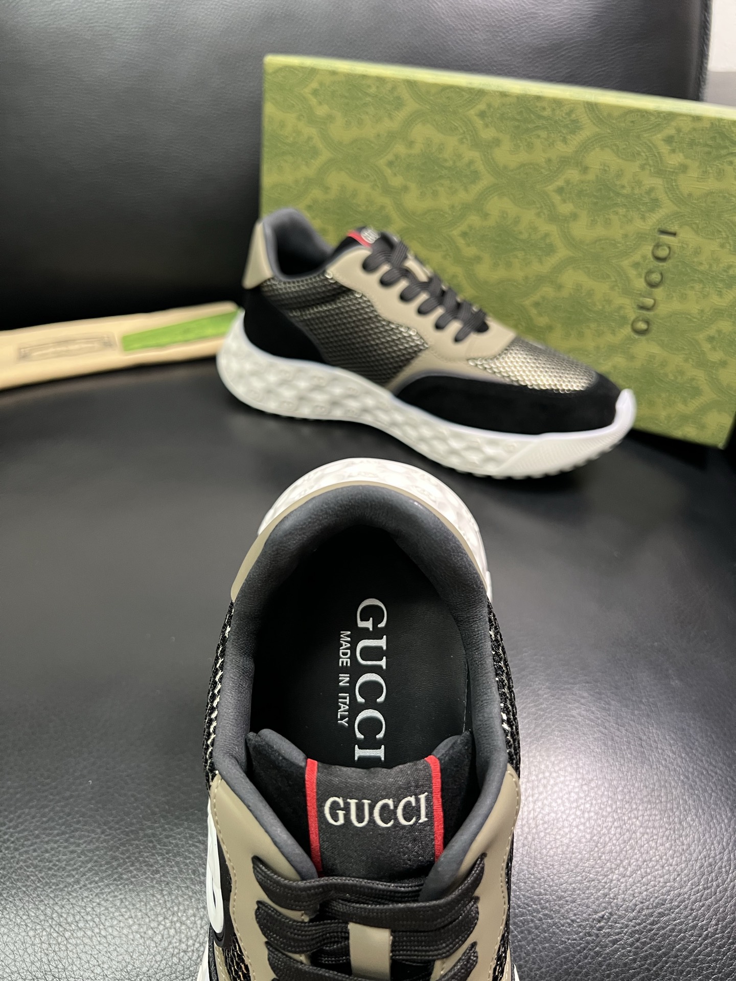 Gucci 顶级代购 古奇 专柜同步 原厂配置意大利进口牛皮搭配网布面料，高品质拼接复杂工艺，进口牛皮内