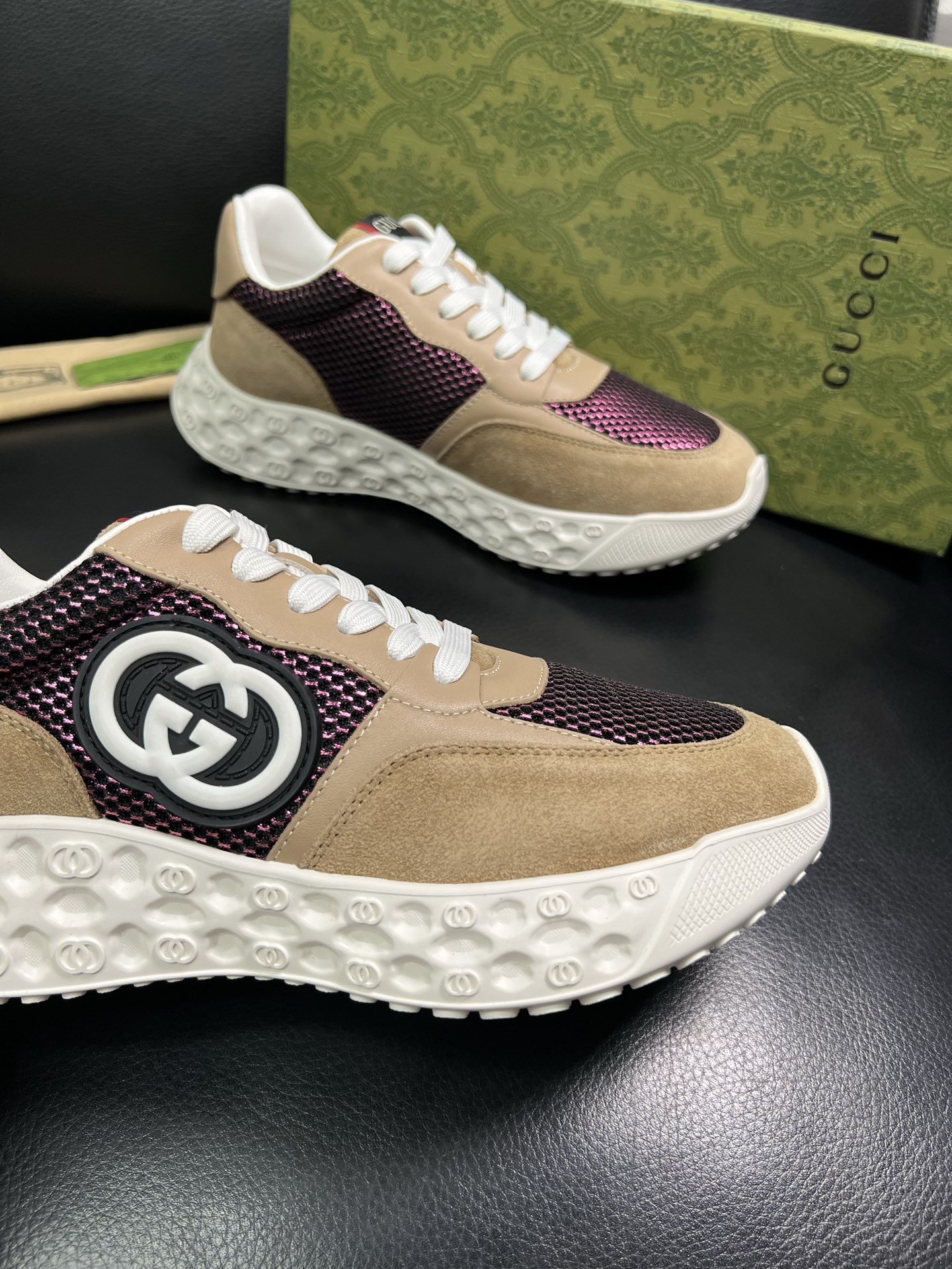 Gucci 顶级代购 古奇 专柜同步 原厂配置意大利进口牛皮搭配网布面料，高品质拼接复杂工艺，进口牛皮内