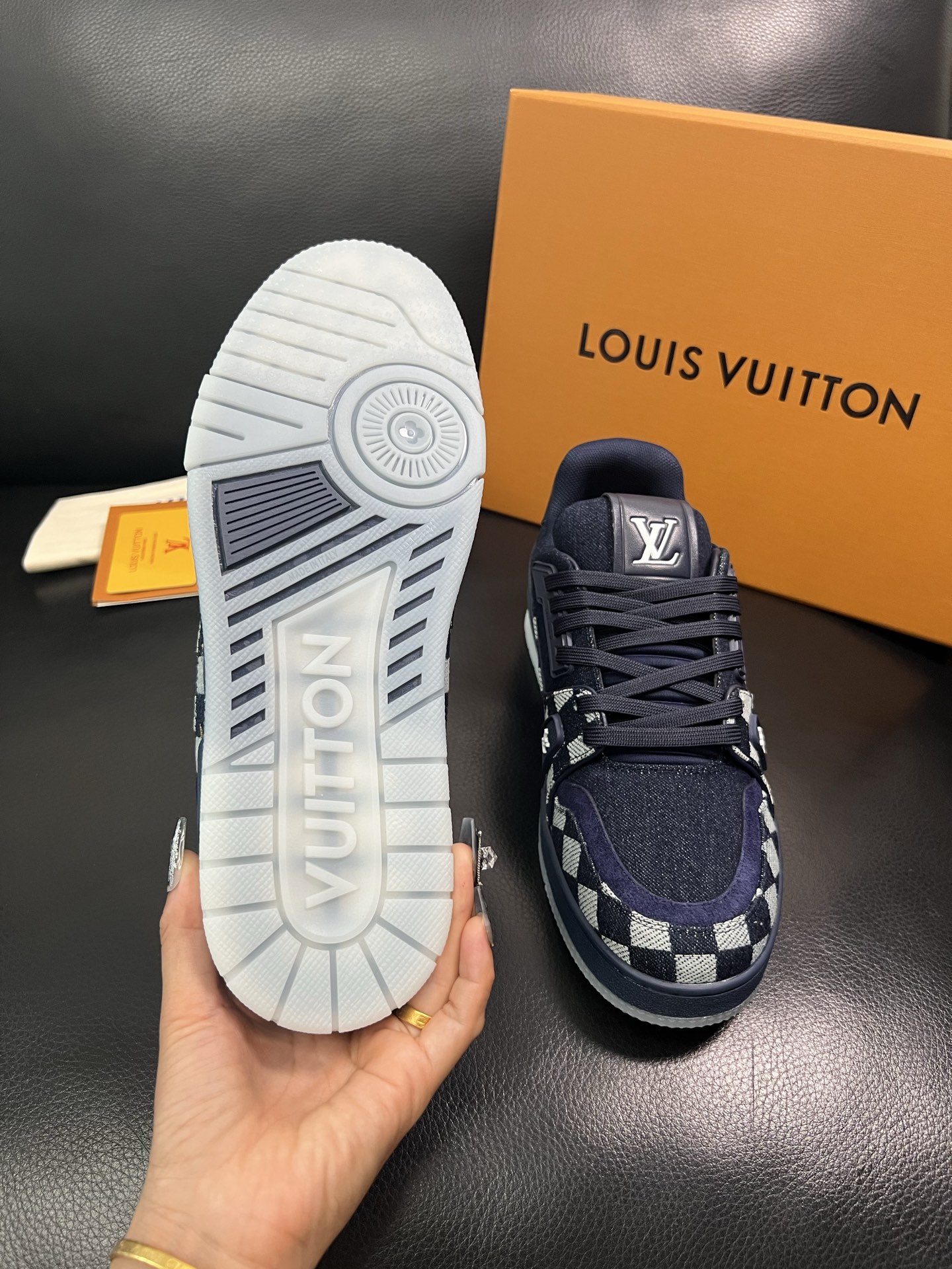 Lv 🔍顶级代购🇮🇹 路易威登，运动板鞋专柜同步，鞋面意大利进口，高品质拼接缤纷色彩复杂工艺品，进口网布