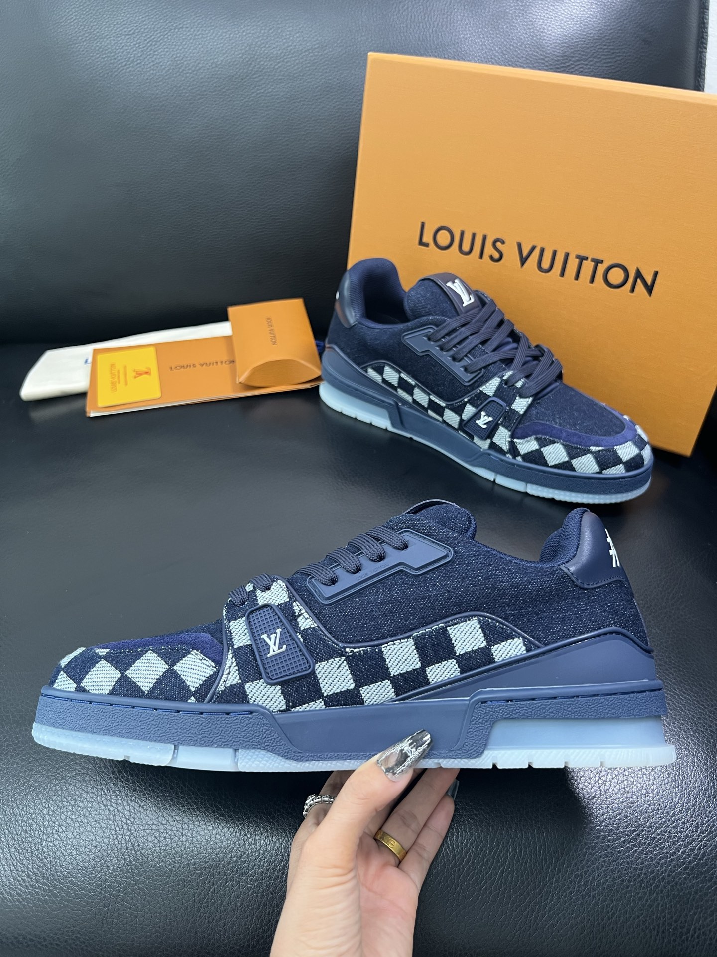 Lv 🔍顶级代购🇮🇹 路易威登，运动板鞋专柜同步，鞋面意大利进口，高品质拼接缤纷色彩复杂工艺品，进口网布