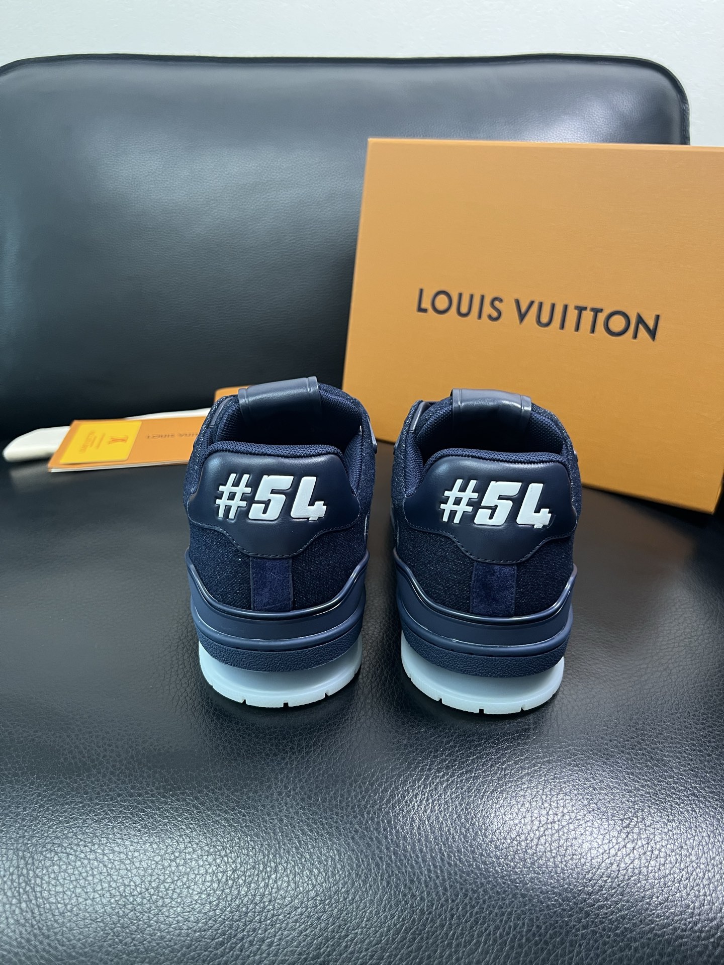 Lv 🔍顶级代购🇮🇹 路易威登，运动板鞋专柜同步，鞋面意大利进口，高品质拼接缤纷色彩复杂工艺品，进口网布