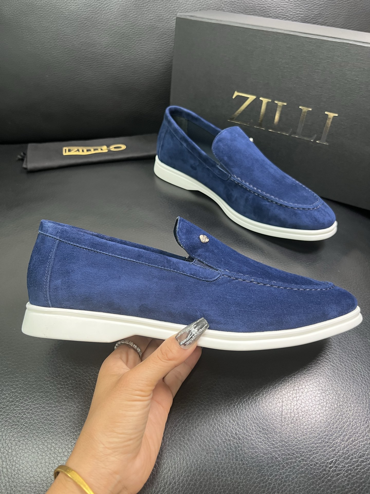 ZILLI 顶级代购 专柜同步发售原厂配置，意大利进口原版牛皮面料，进口水染牛里 ，鞋底：原厂特供原版底