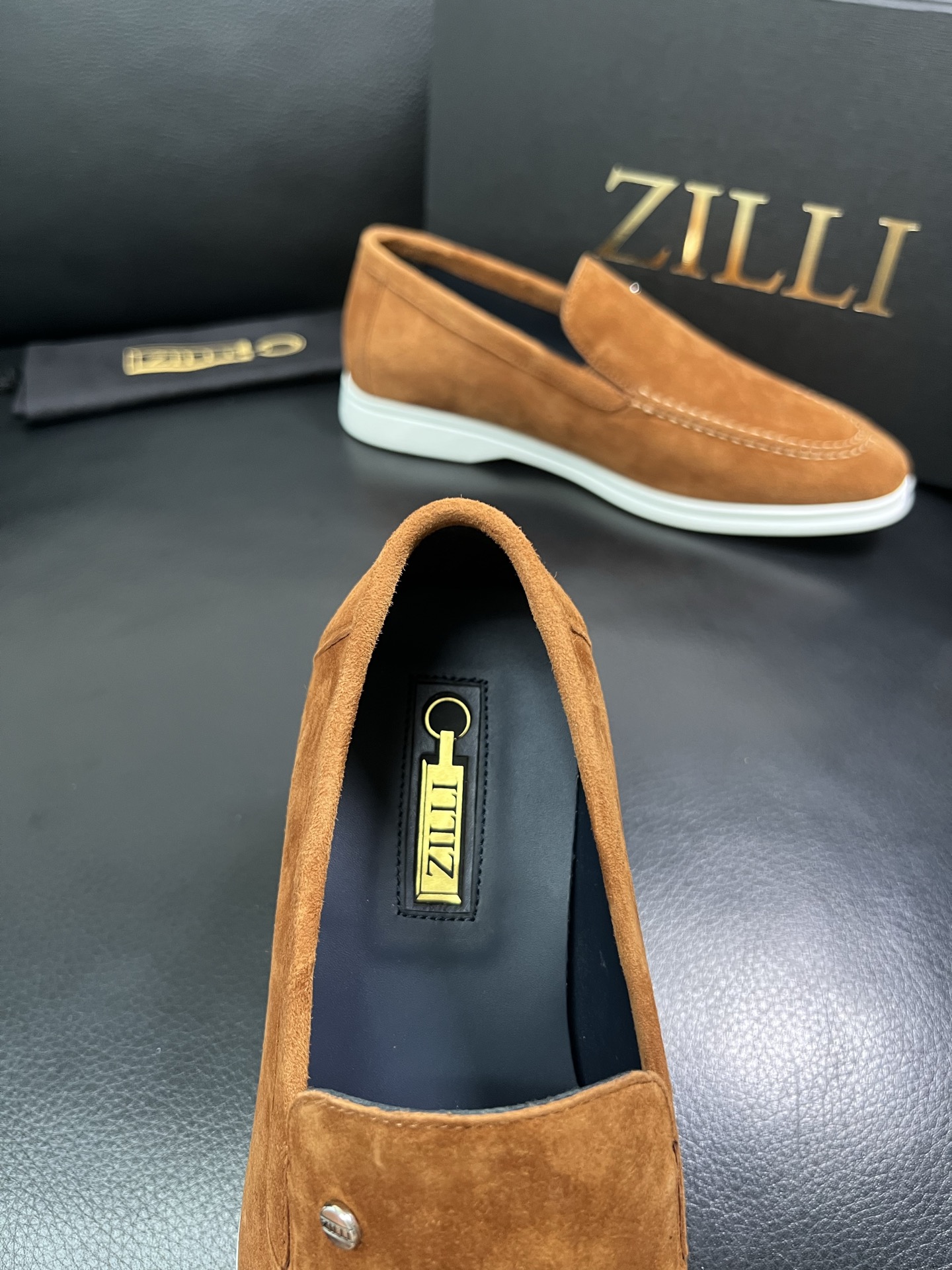 ZILLI 顶级代购 专柜同步发售原厂配置，意大利进口原版牛皮面料，进口水染牛里 ，鞋底：原厂特供原版底
