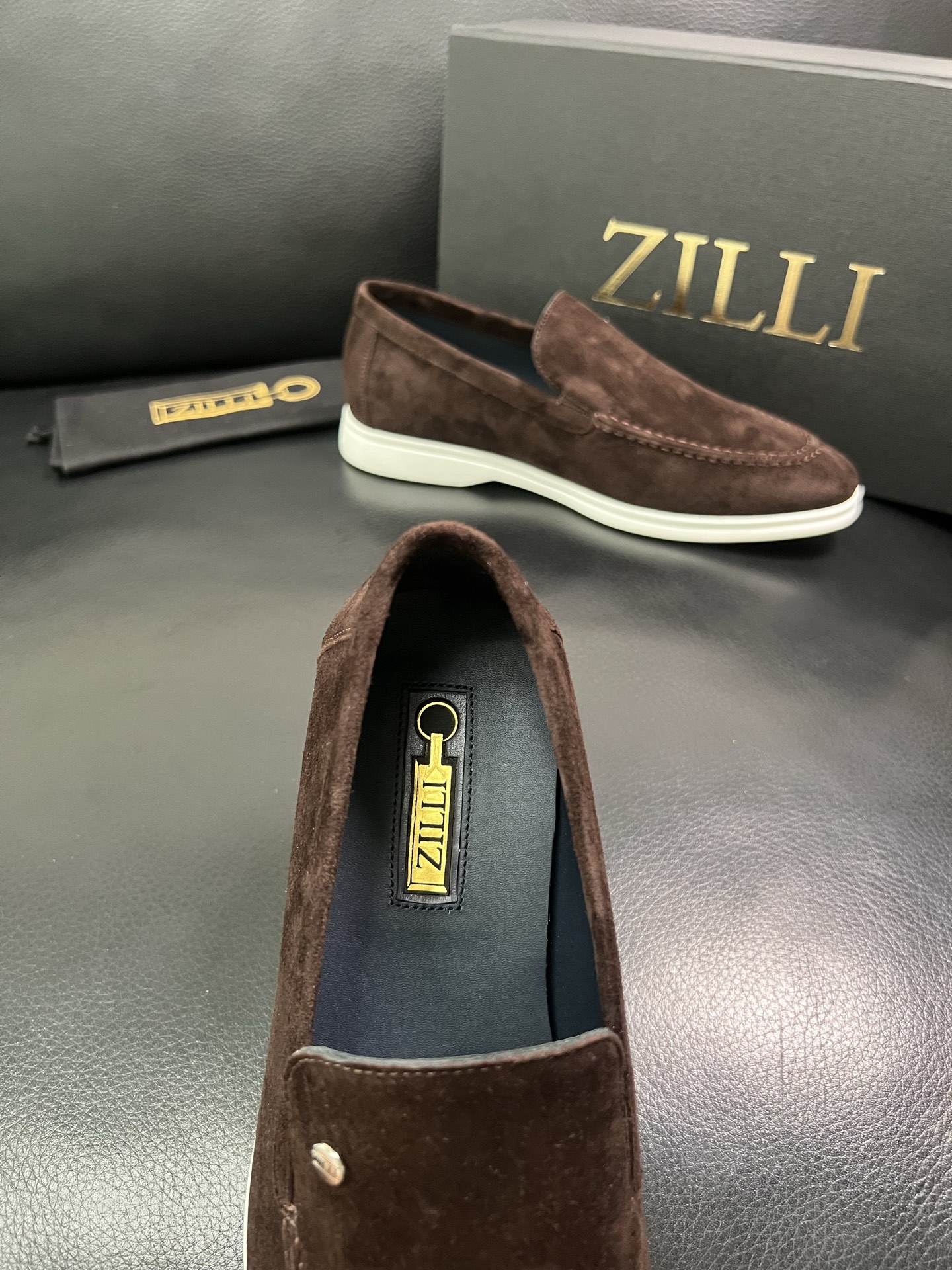 ZILLI 顶级代购 专柜同步发售原厂配置，意大利进口原版牛皮面料，进口水染牛里 ，鞋底：原厂特供原版底