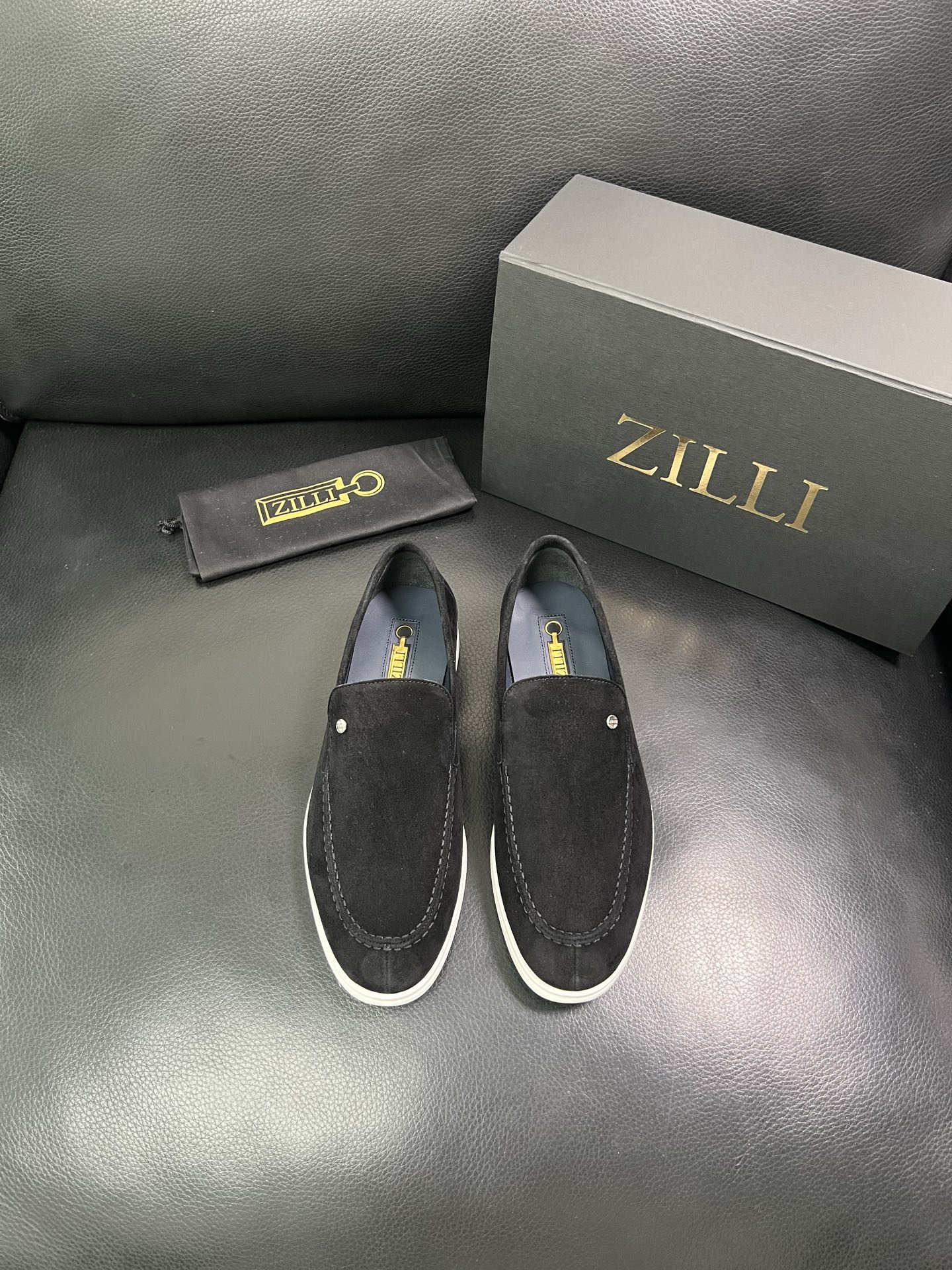ZILLI 顶级代购 专柜同步发售原厂配置，意大利进口原版牛皮面料，进口水染牛里 ，鞋底：原厂特供原版底