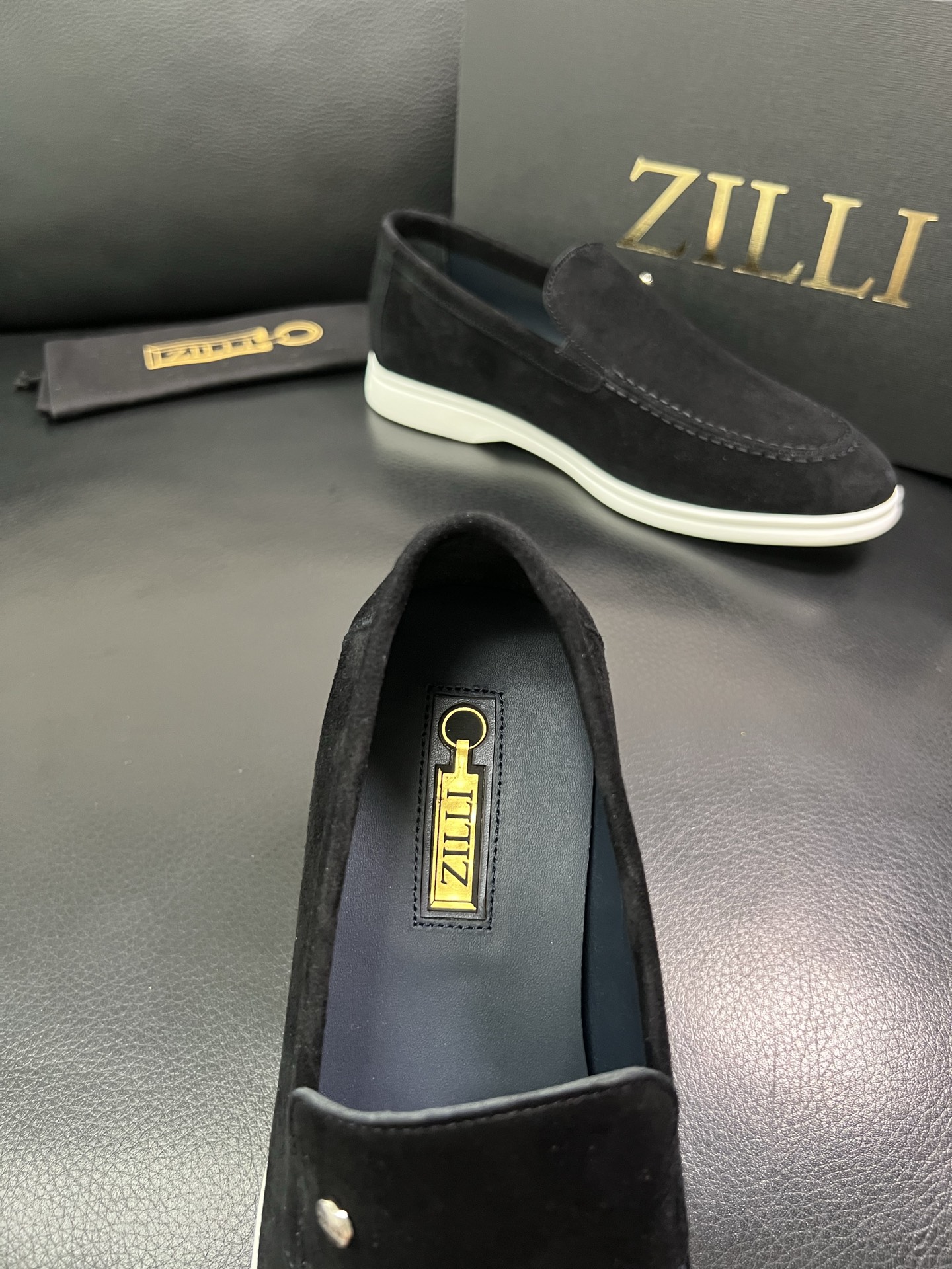 ZILLI 顶级代购 专柜同步发售原厂配置，意大利进口原版牛皮面料，进口水染牛里 ，鞋底：原厂特供原版底