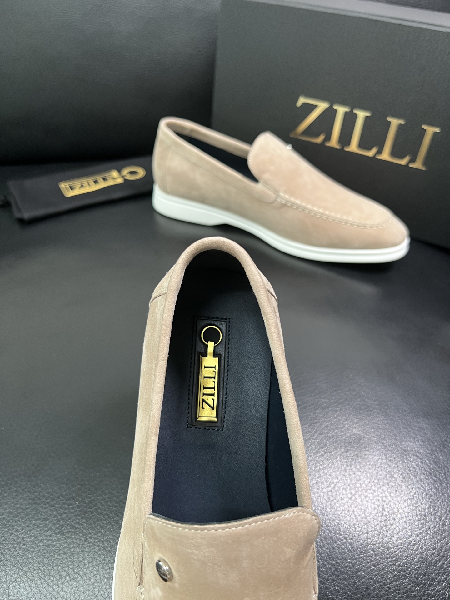 ZILLI 顶级代购 专柜同步发售原厂配置，意大利进口原版牛皮面料，进口水染牛里 ，鞋底：原厂特供原版底