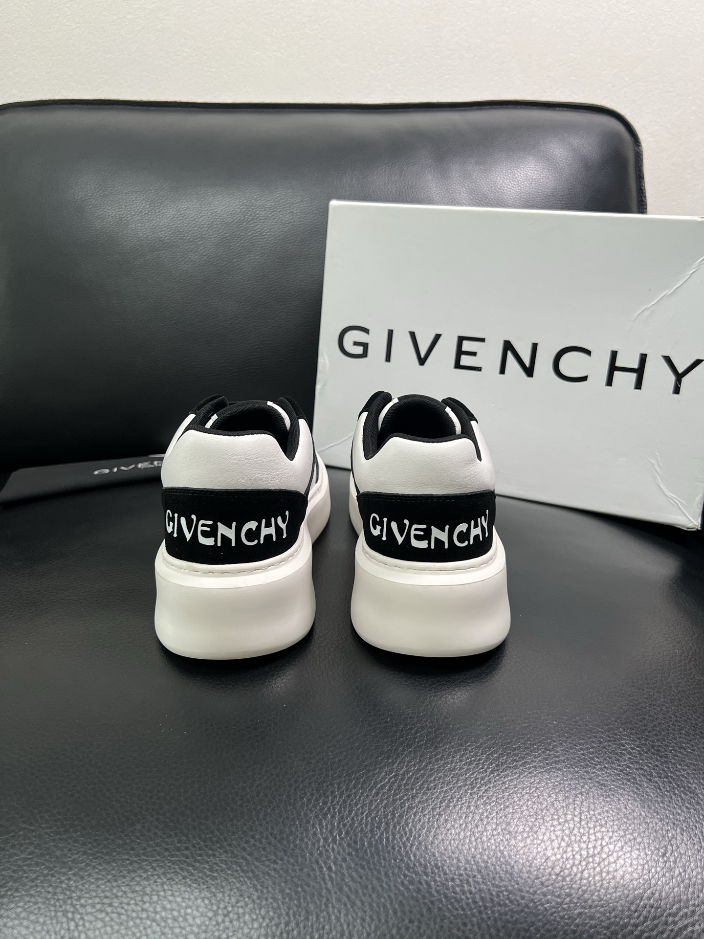 Givenchy 🔍顶级代购🇮🇹 纪梵希 新品专柜同步原厂配置，意大利进口牛皮面料，全鞋配件私模打造，柔