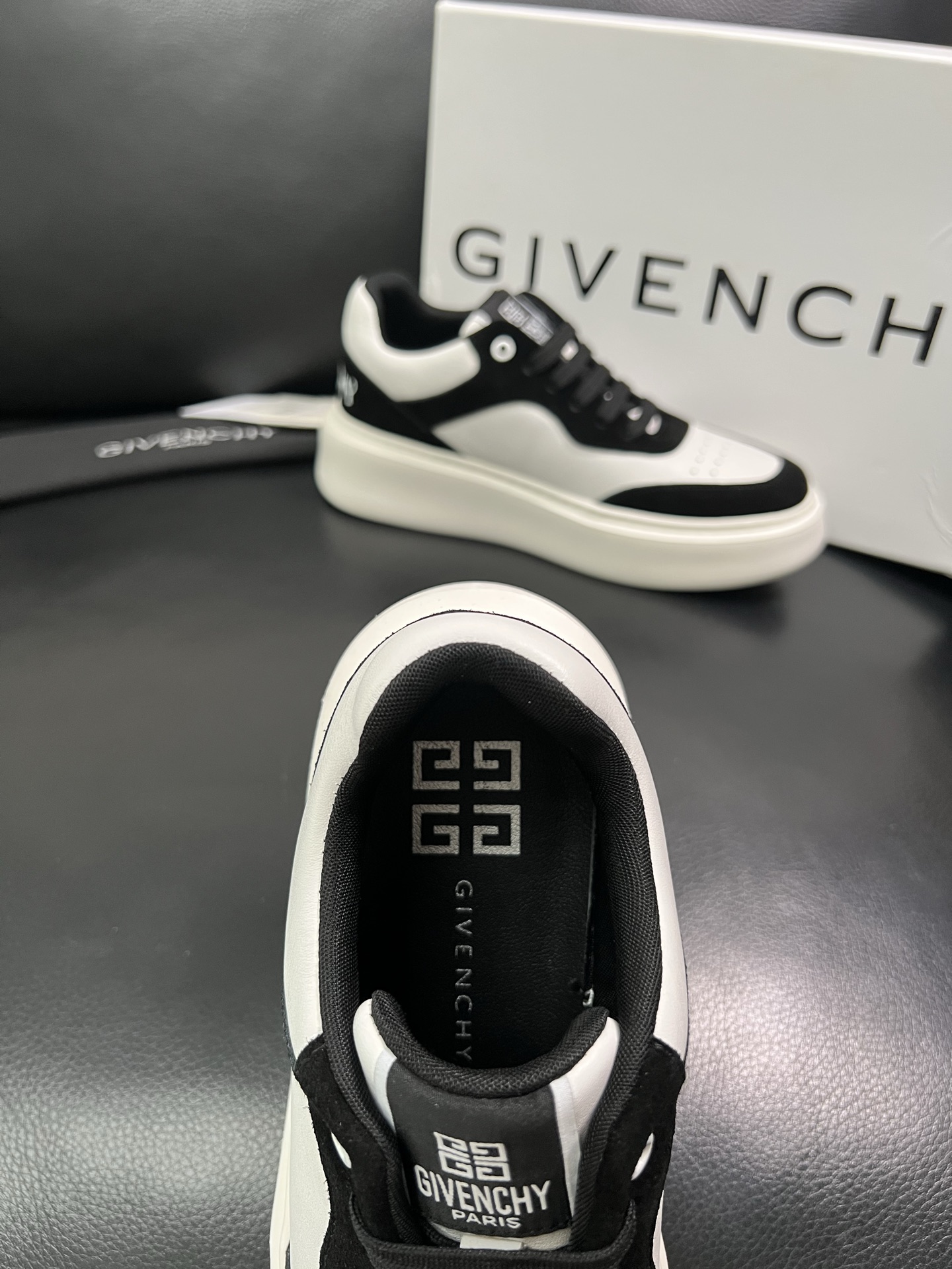 Givenchy 🔍顶级代购🇮🇹 纪梵希 新品专柜同步原厂配置，意大利进口牛皮面料，全鞋配件私模打造，柔