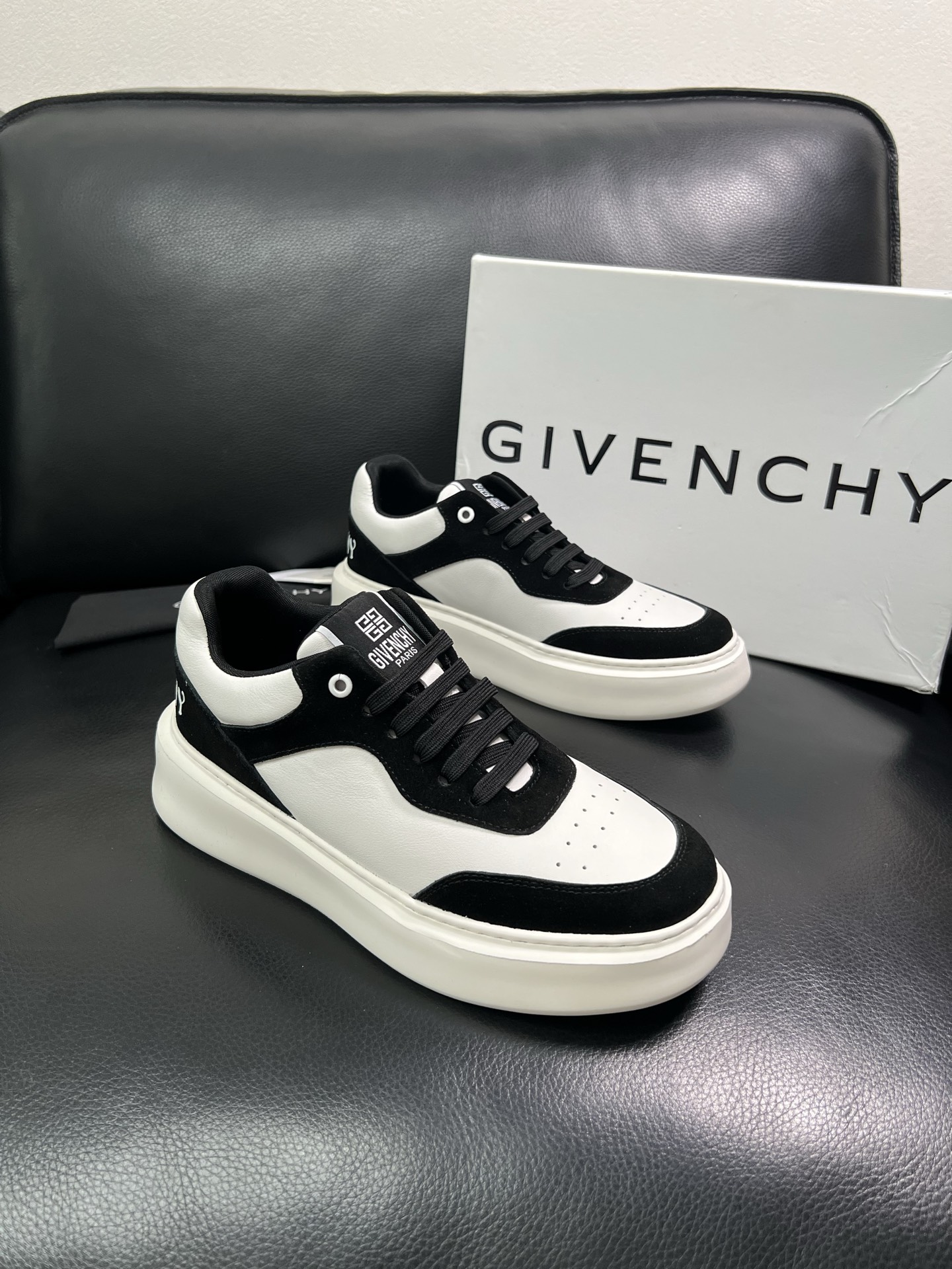 Givenchy 🔍顶级代购🇮🇹 纪梵希 新品专柜同步原厂配置，意大利进口牛皮面料，全鞋配件私模打造，柔