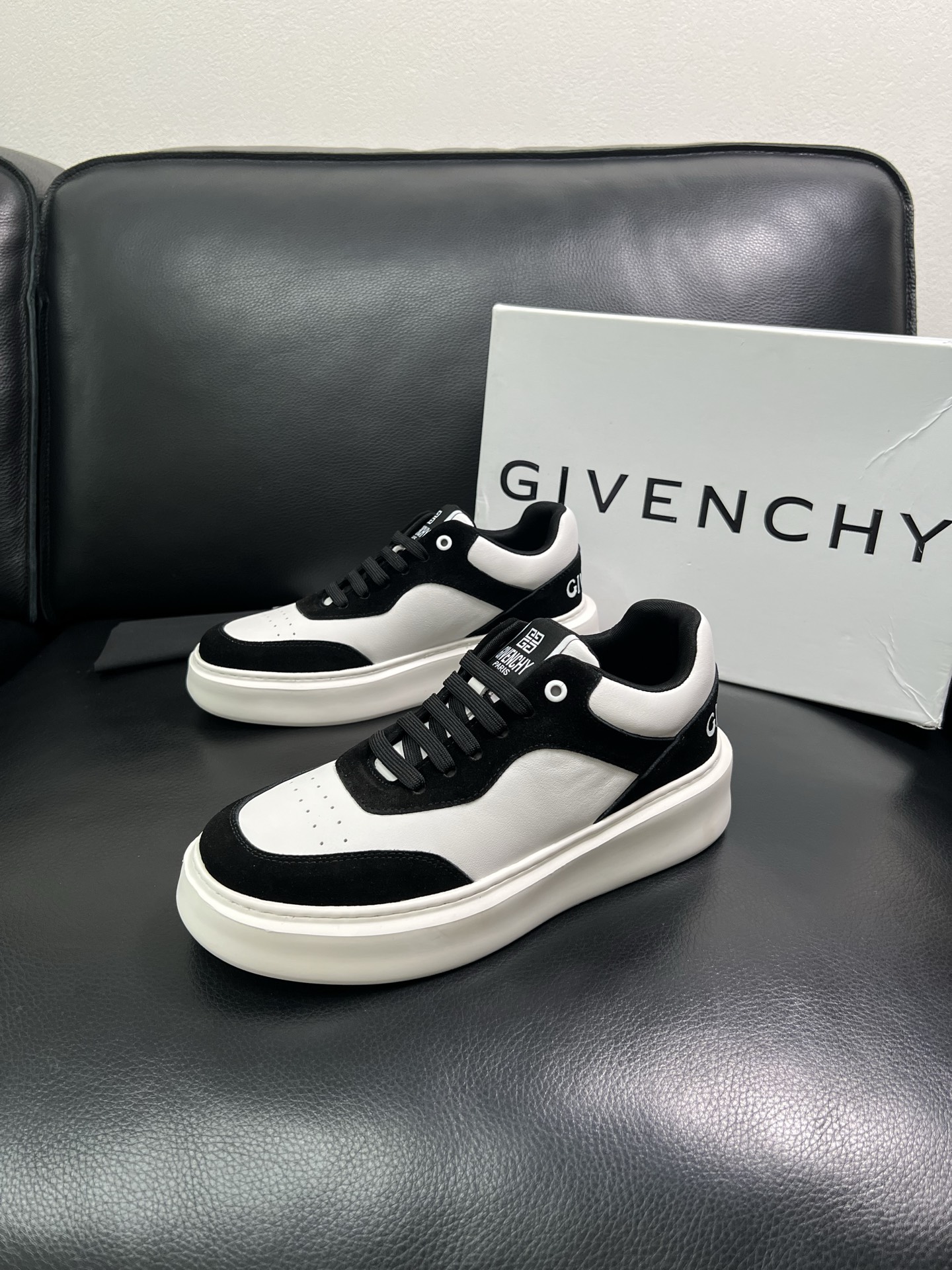 Givenchy 🔍顶级代购🇮🇹 纪梵希 新品专柜同步原厂配置，意大利进口牛皮面料，全鞋配件私模打造，柔