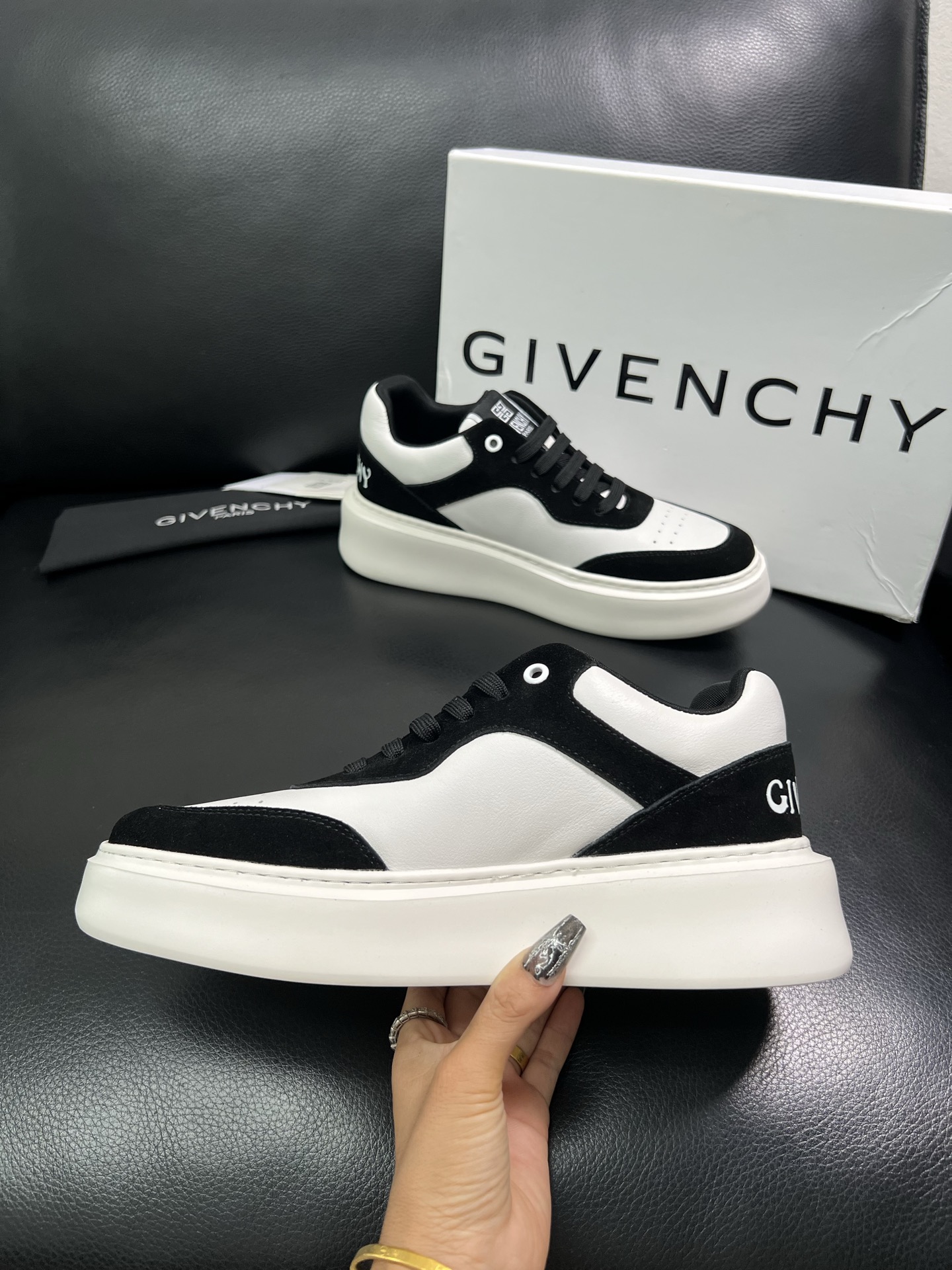 Givenchy 🔍顶级代购🇮🇹 纪梵希 新品专柜同步原厂配置，意大利进口牛皮面料，全鞋配件私模打造，柔