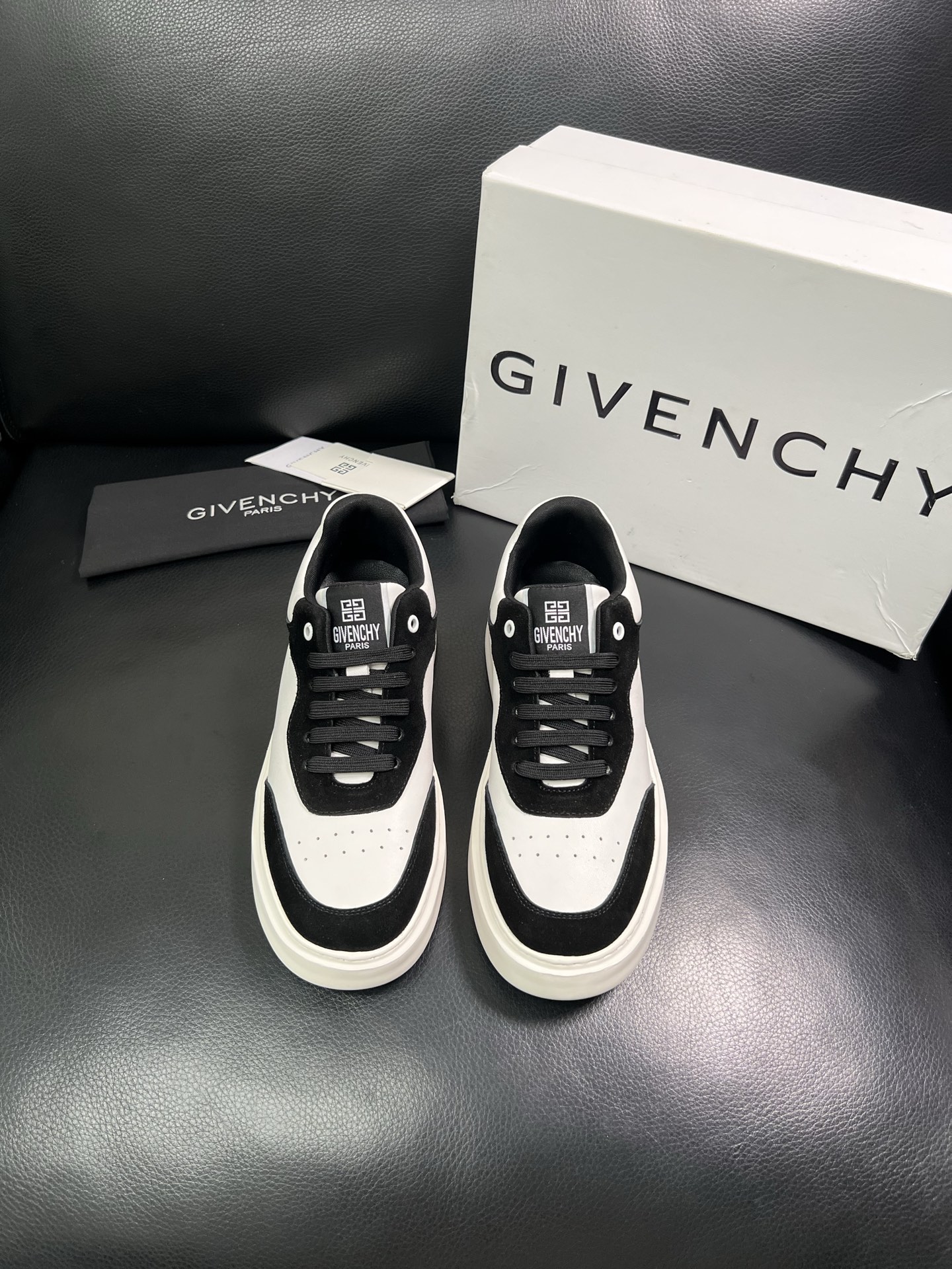Givenchy 🔍顶级代购🇮🇹 纪梵希 新品专柜同步原厂配置，意大利进口牛皮面料，全鞋配件私模打造，柔