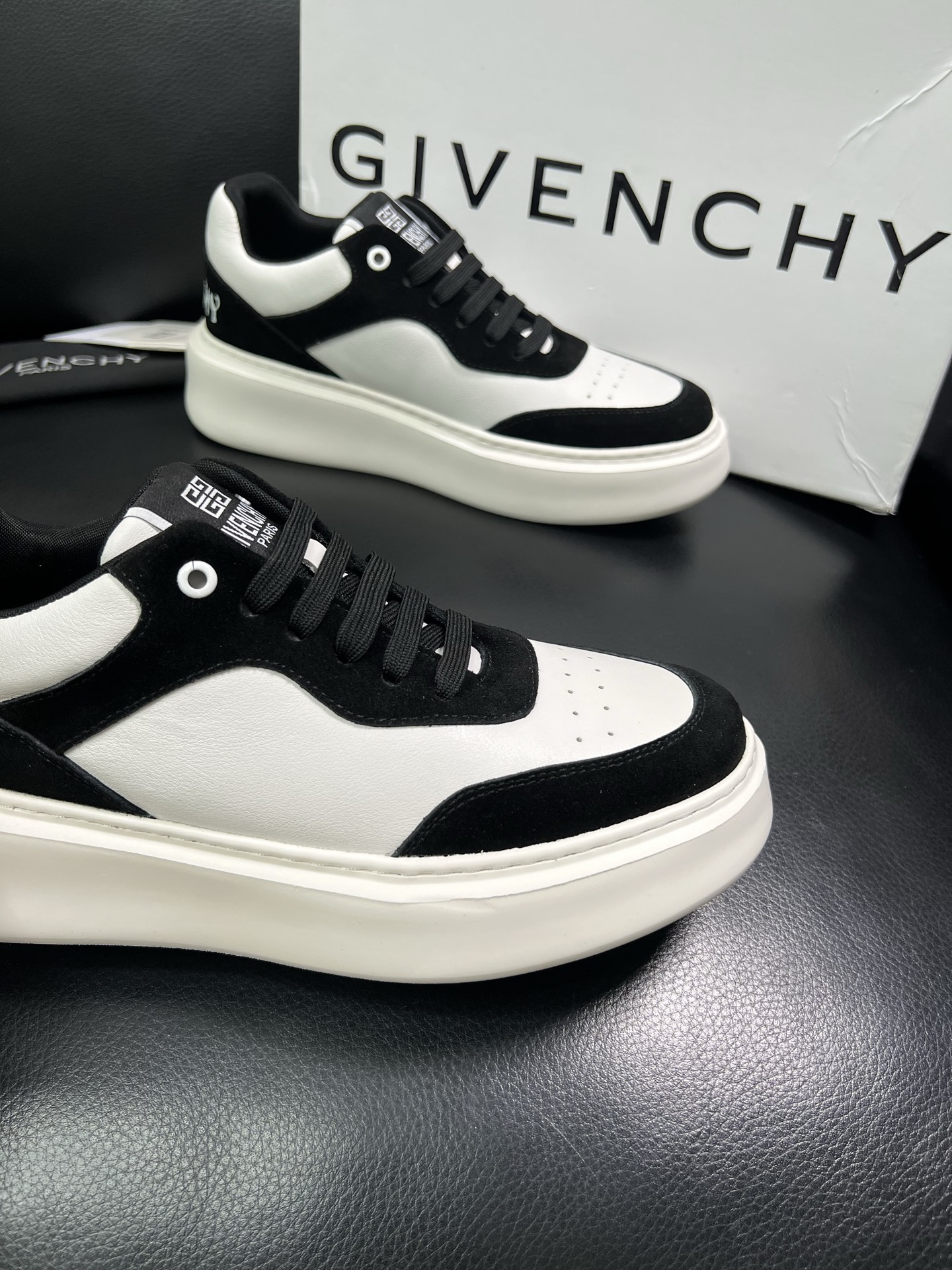 Givenchy 🔍顶级代购🇮🇹 纪梵希 新品专柜同步原厂配置，意大利进口牛皮面料，全鞋配件私模打造，柔