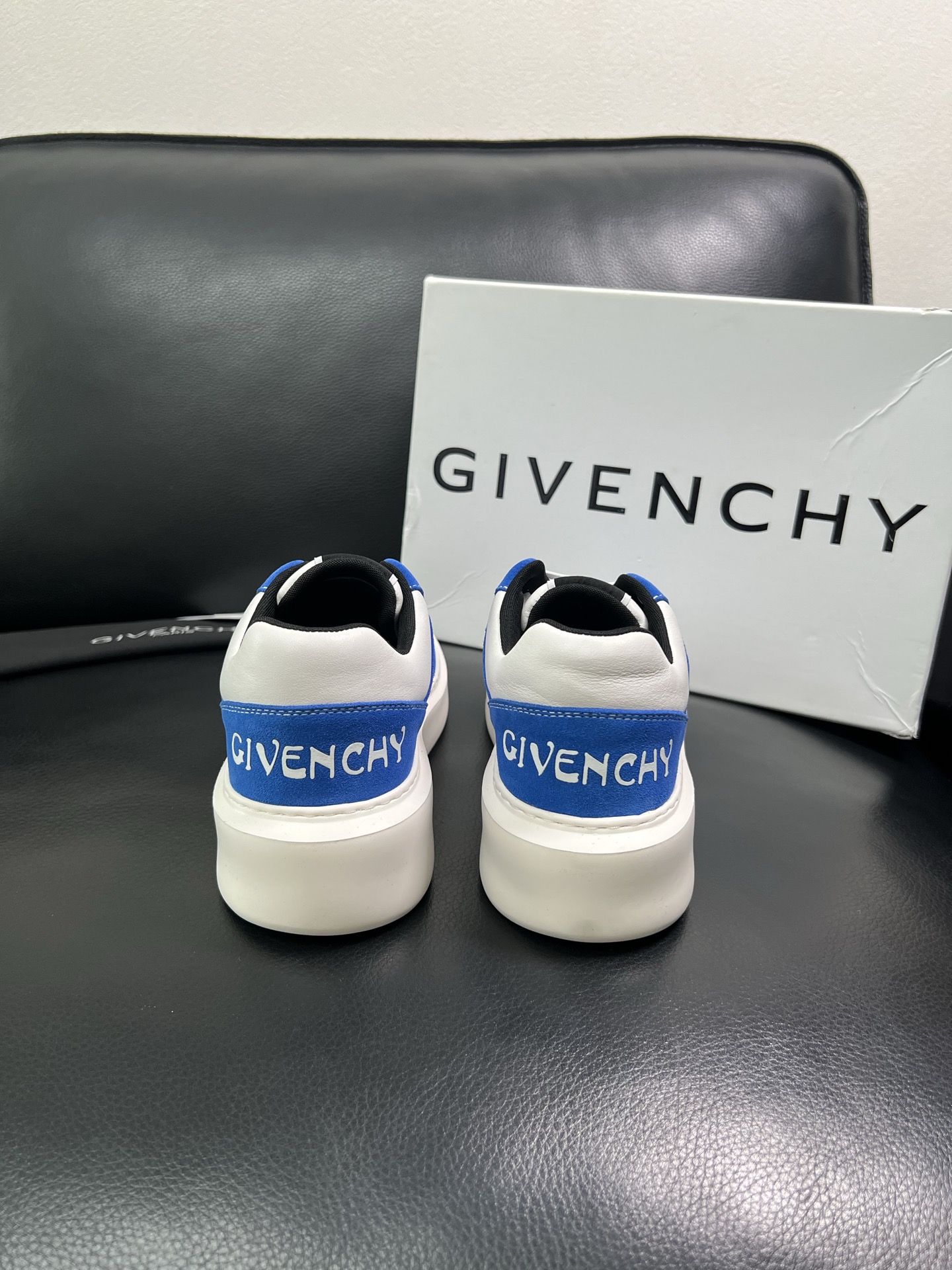 Givenchy 🔍顶级代购🇮🇹 纪梵希 新品专柜同步原厂配置，意大利进口牛皮面料，全鞋配件私模打造，柔