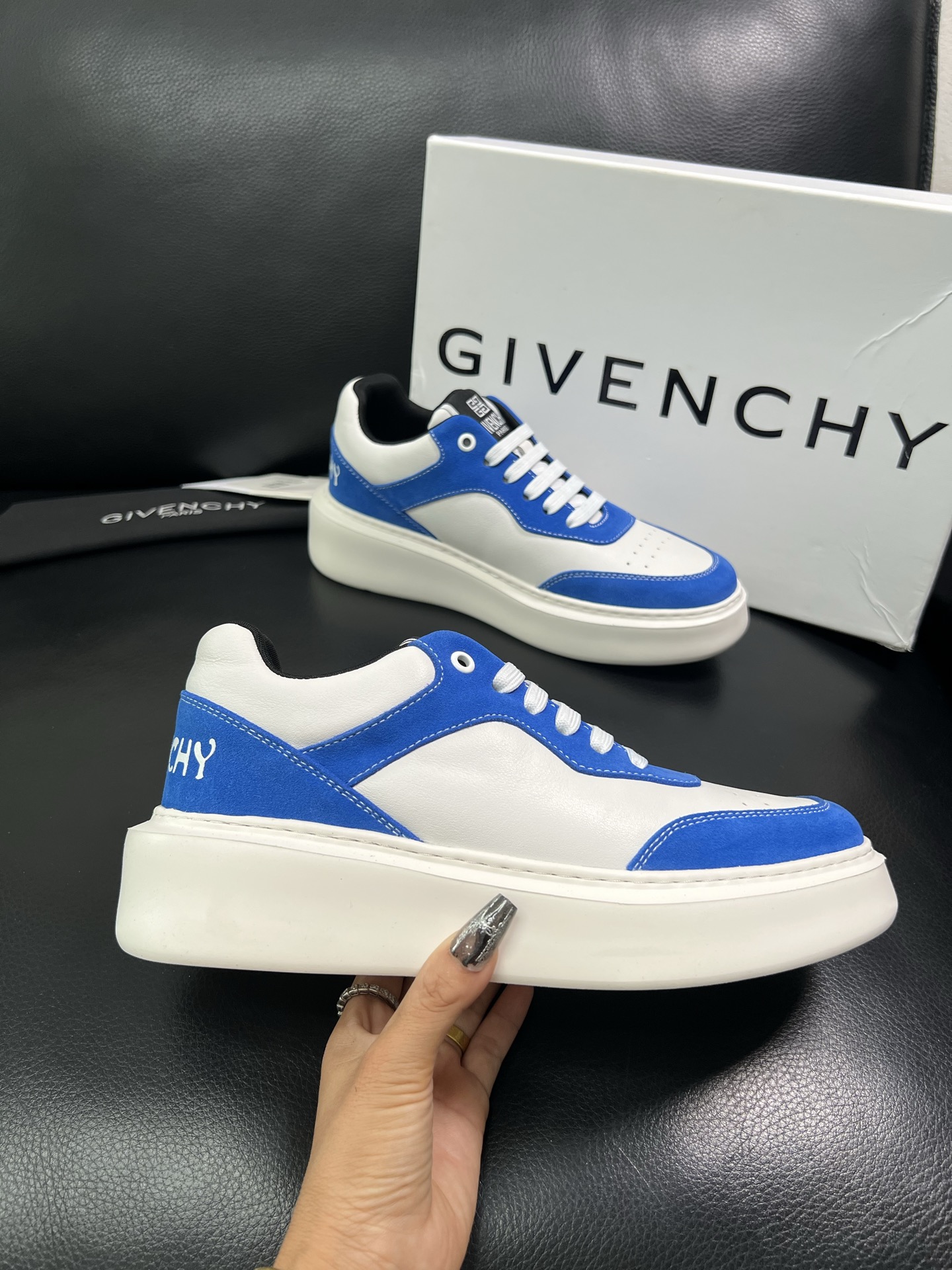 Givenchy 🔍顶级代购🇮🇹 纪梵希 新品专柜同步原厂配置，意大利进口牛皮面料，全鞋配件私模打造，柔