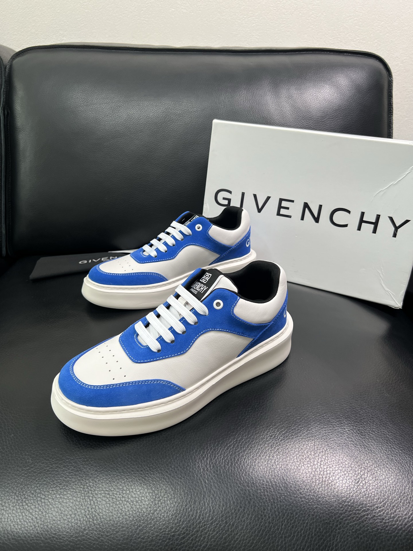 Givenchy 🔍顶级代购🇮🇹 纪梵希 新品专柜同步原厂配置，意大利进口牛皮面料，全鞋配件私模打造，柔