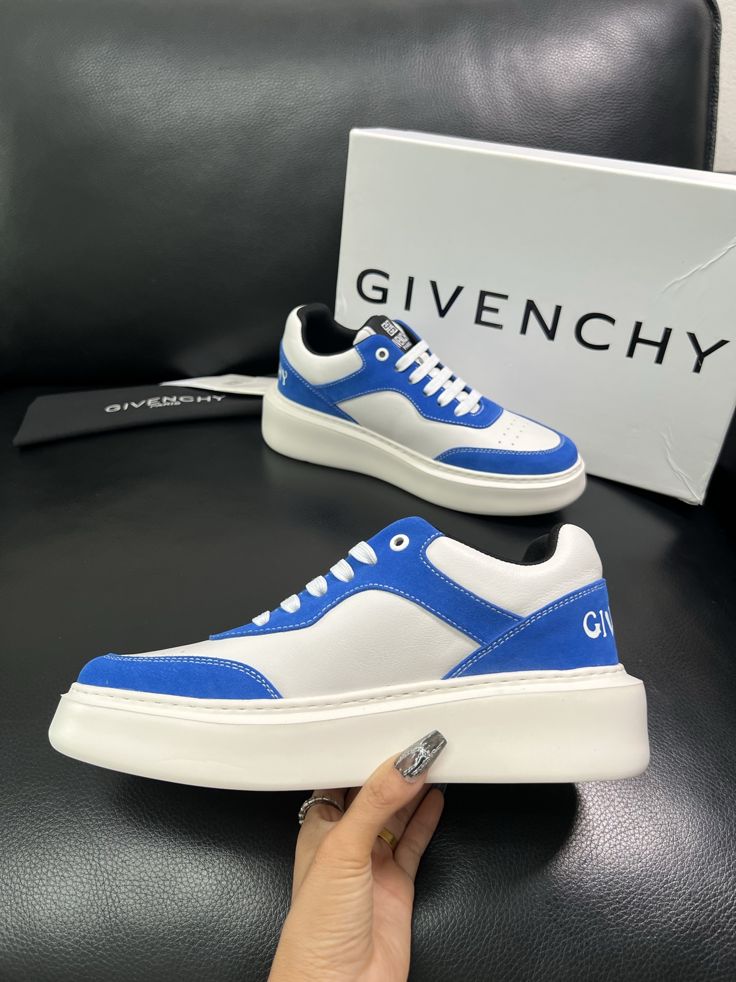 Givenchy 🔍顶级代购🇮🇹 纪梵希 新品专柜同步原厂配置，意大利进口牛皮面料，全鞋配件私模打造，柔