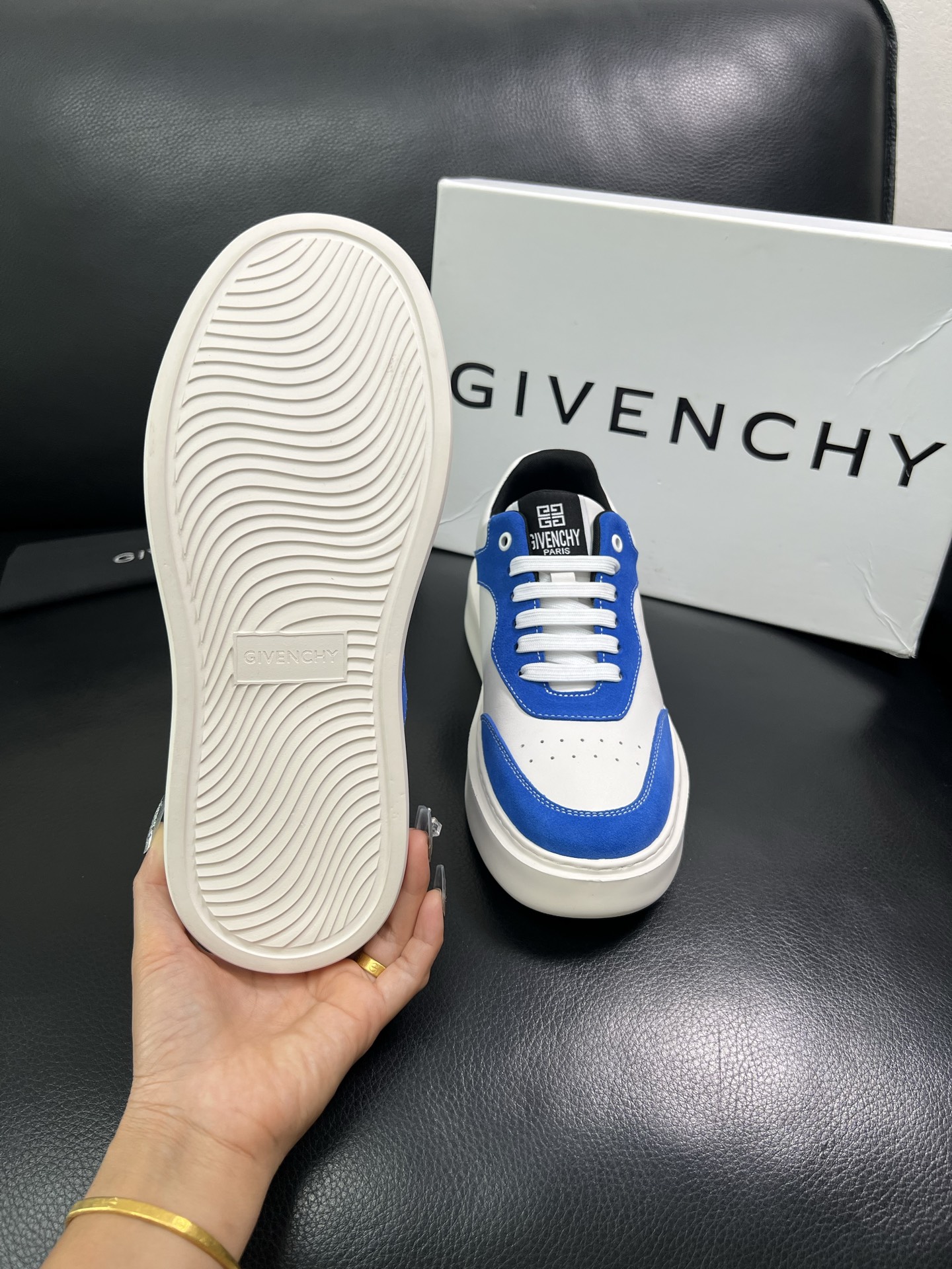 Givenchy 🔍顶级代购🇮🇹 纪梵希 新品专柜同步原厂配置，意大利进口牛皮面料，全鞋配件私模打造，柔