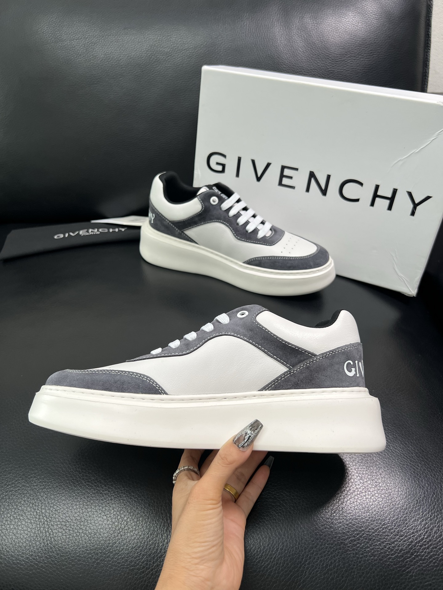 Givenchy 🔍顶级代购🇮🇹 纪梵希 新品专柜同步原厂配置，意大利进口牛皮面料，全鞋配件私模打造，柔