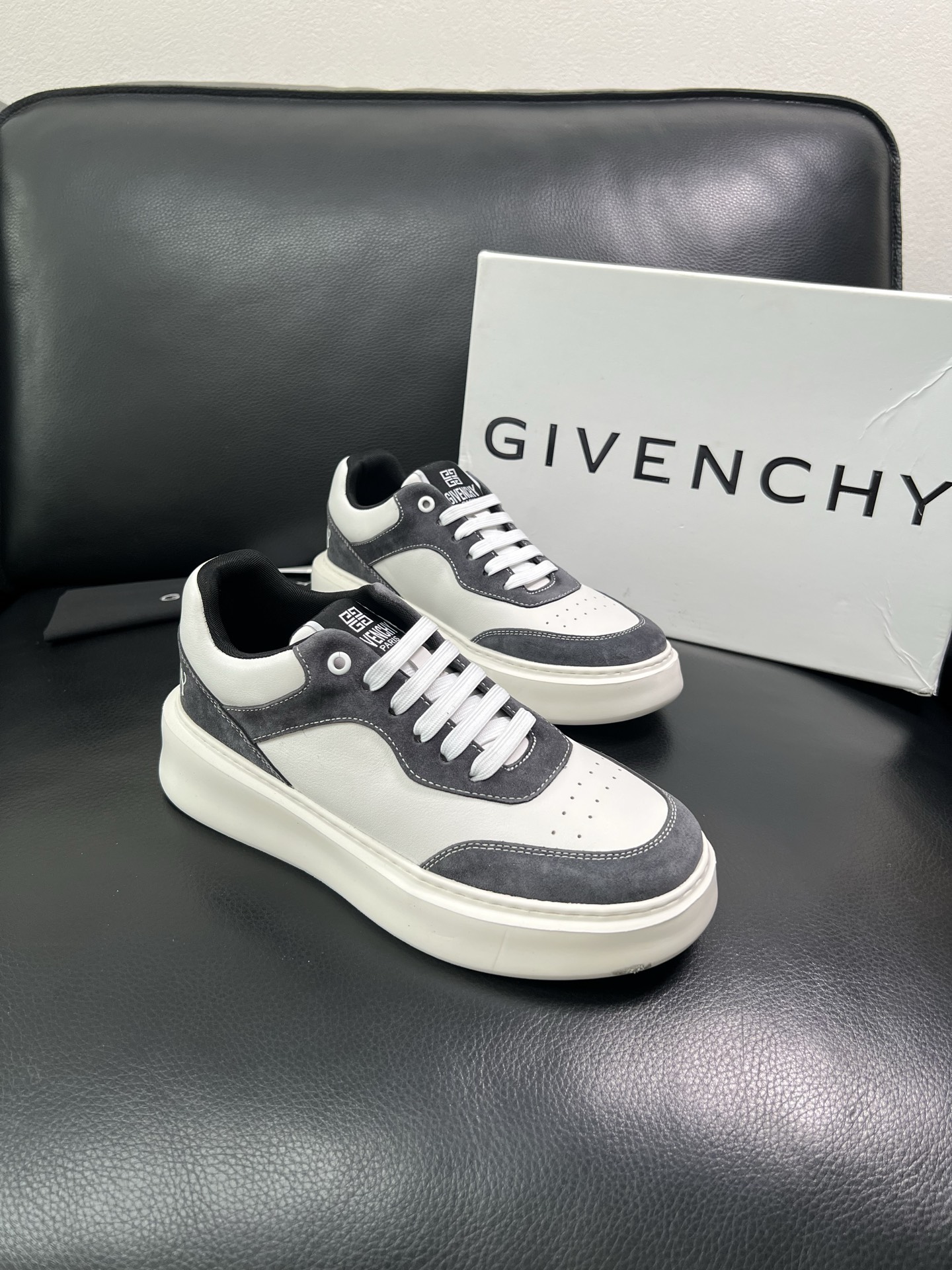 Givenchy 🔍顶级代购🇮🇹 纪梵希 新品专柜同步原厂配置，意大利进口牛皮面料，全鞋配件私模打造，柔