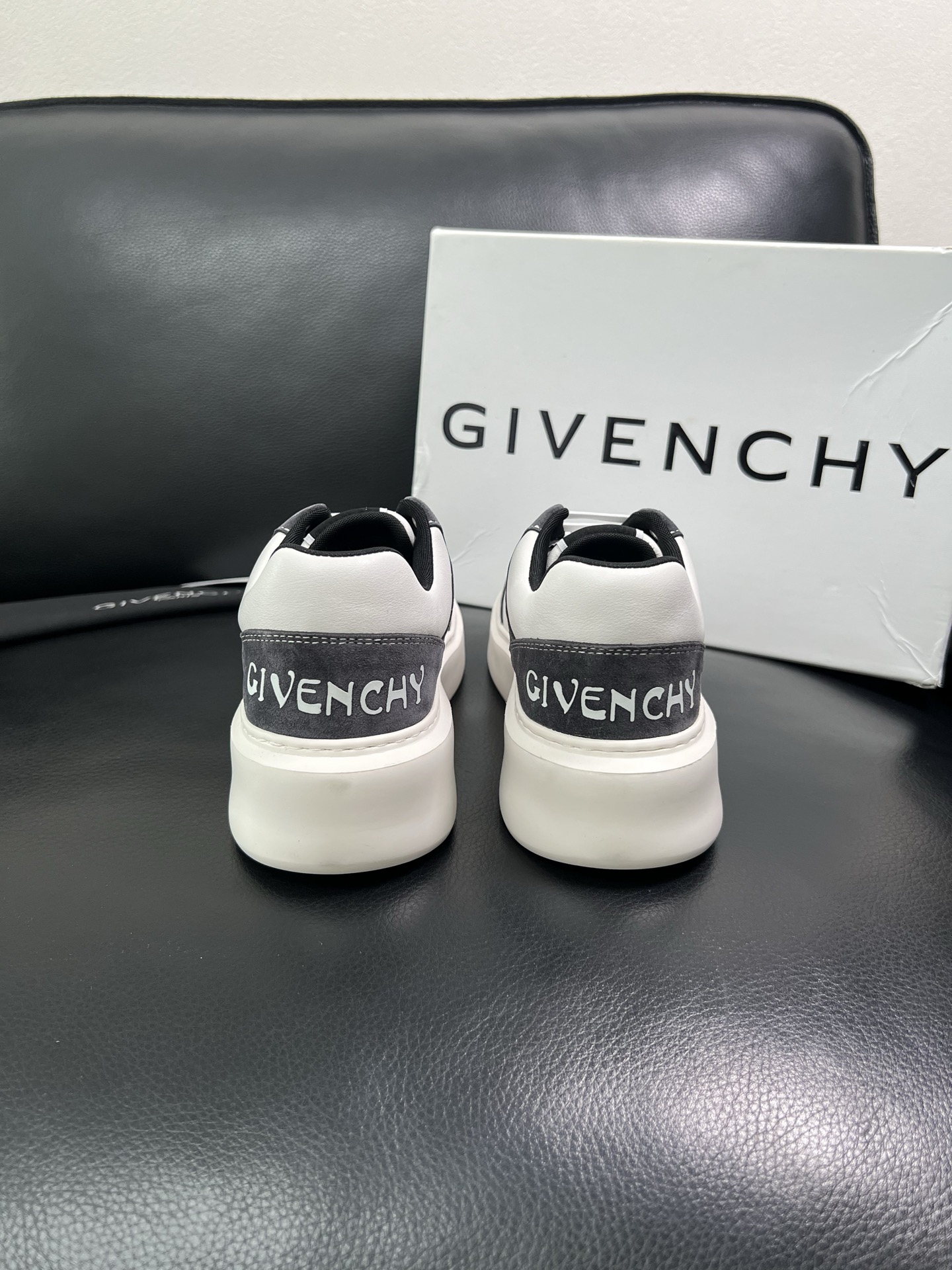 Givenchy 🔍顶级代购🇮🇹 纪梵希 新品专柜同步原厂配置，意大利进口牛皮面料，全鞋配件私模打造，柔