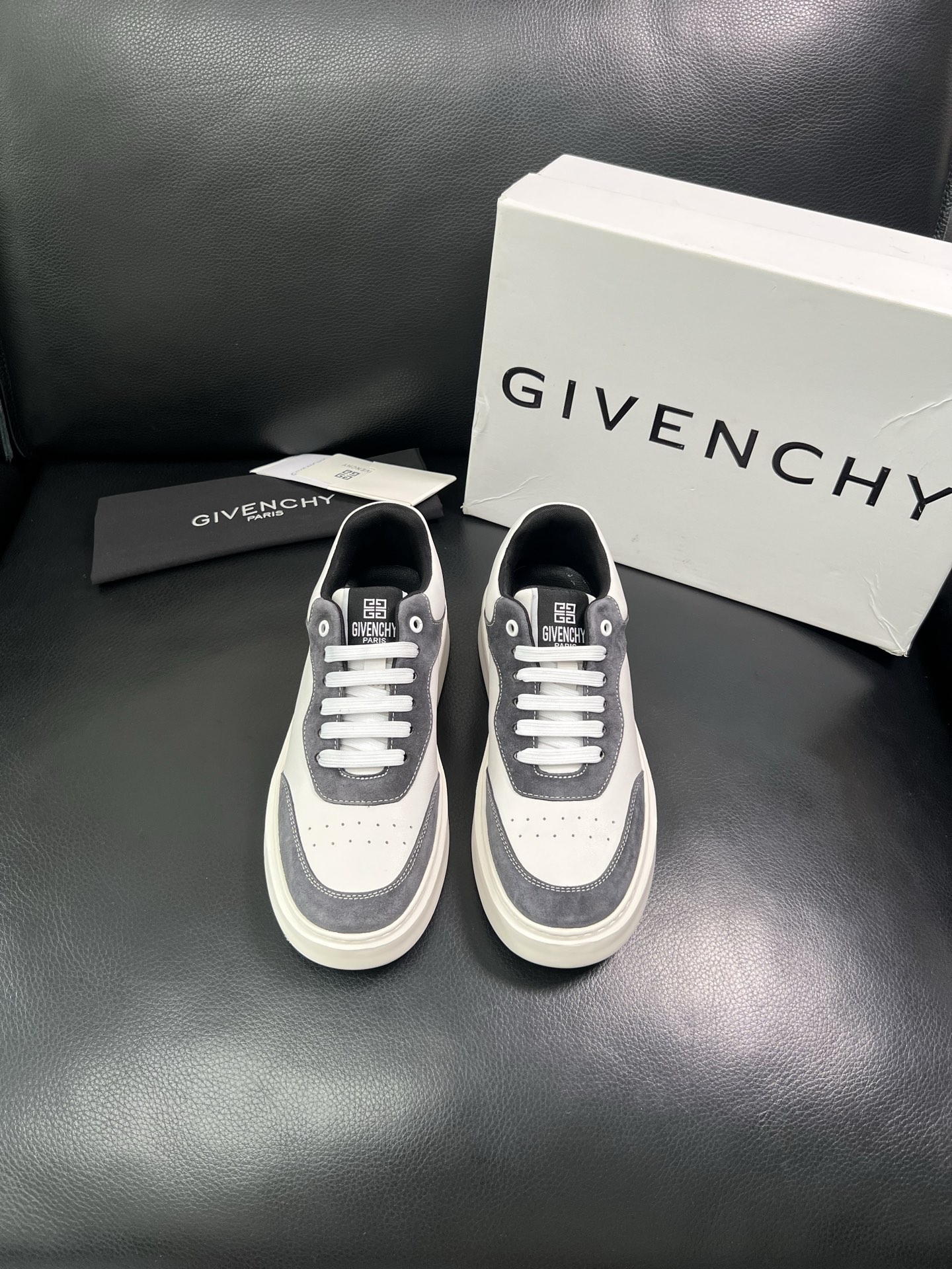 Givenchy 🔍顶级代购🇮🇹 纪梵希 新品专柜同步原厂配置，意大利进口牛皮面料，全鞋配件私模打造，柔