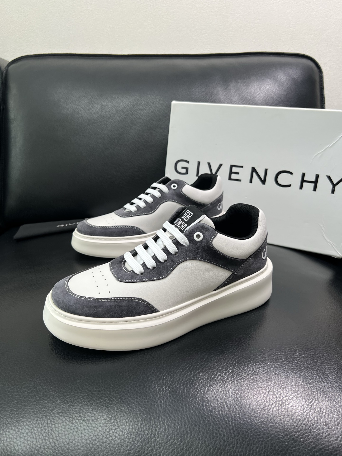 Givenchy 🔍顶级代购🇮🇹 纪梵希 新品专柜同步原厂配置，意大利进口牛皮面料，全鞋配件私模打造，柔