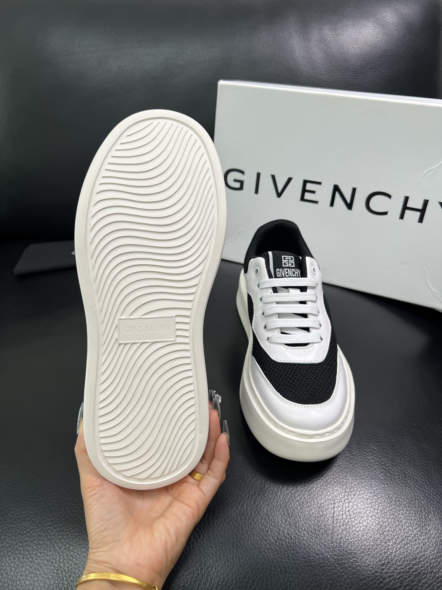 Givenchy 🔍顶级代购🇮🇹 纪梵希 新品专柜同步原厂配置，意大利进口牛皮搭配网布面料，全鞋配件私模