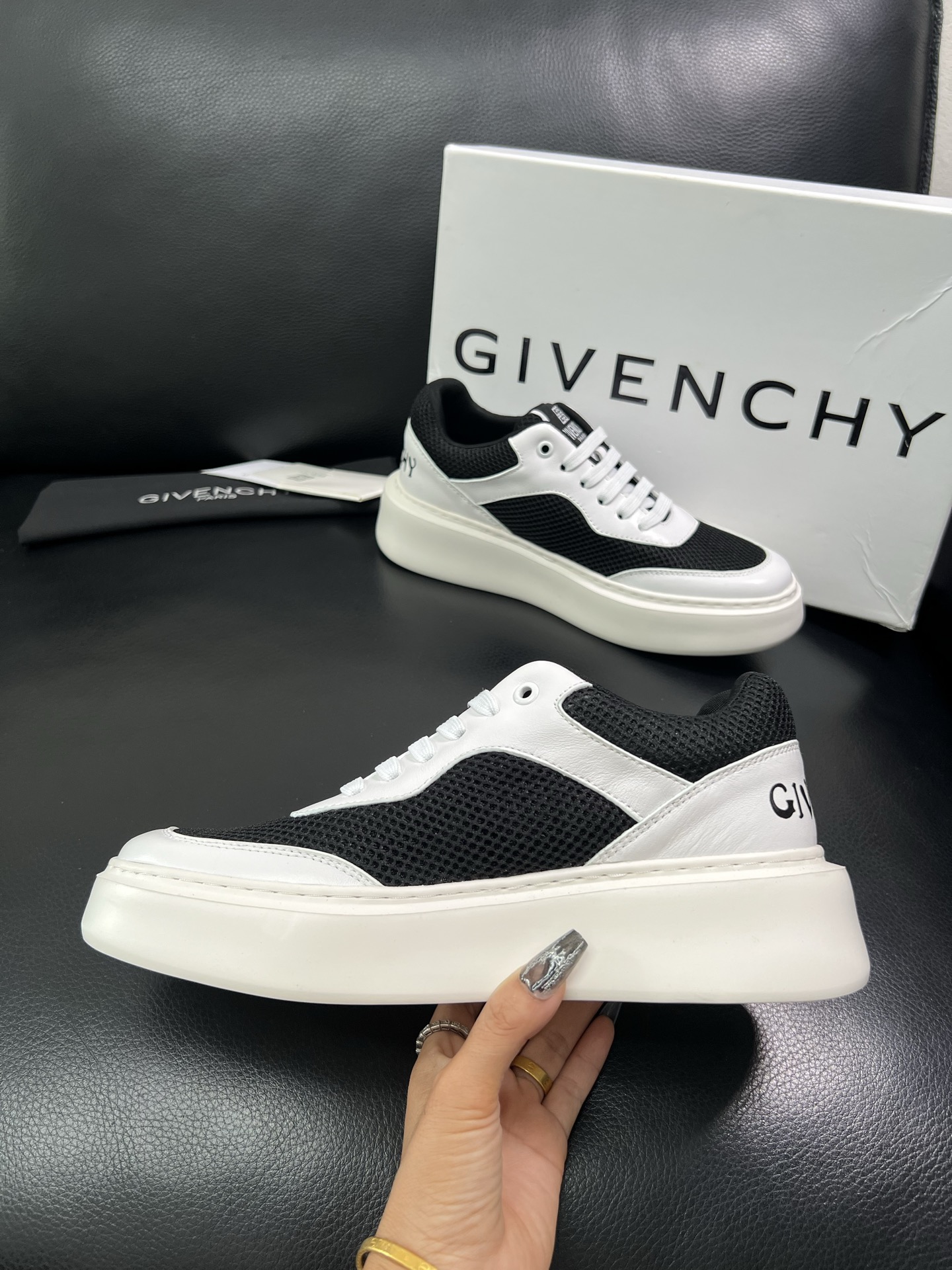 Givenchy 🔍顶级代购🇮🇹 纪梵希 新品专柜同步原厂配置，意大利进口牛皮搭配网布面料，全鞋配件私模