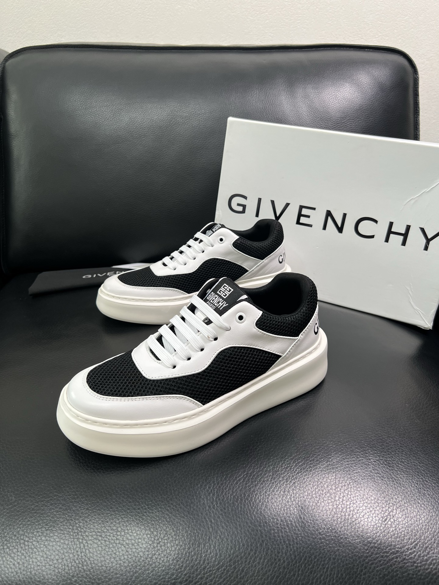 Givenchy 🔍顶级代购🇮🇹 纪梵希 新品专柜同步原厂配置，意大利进口牛皮搭配网布面料，全鞋配件私模