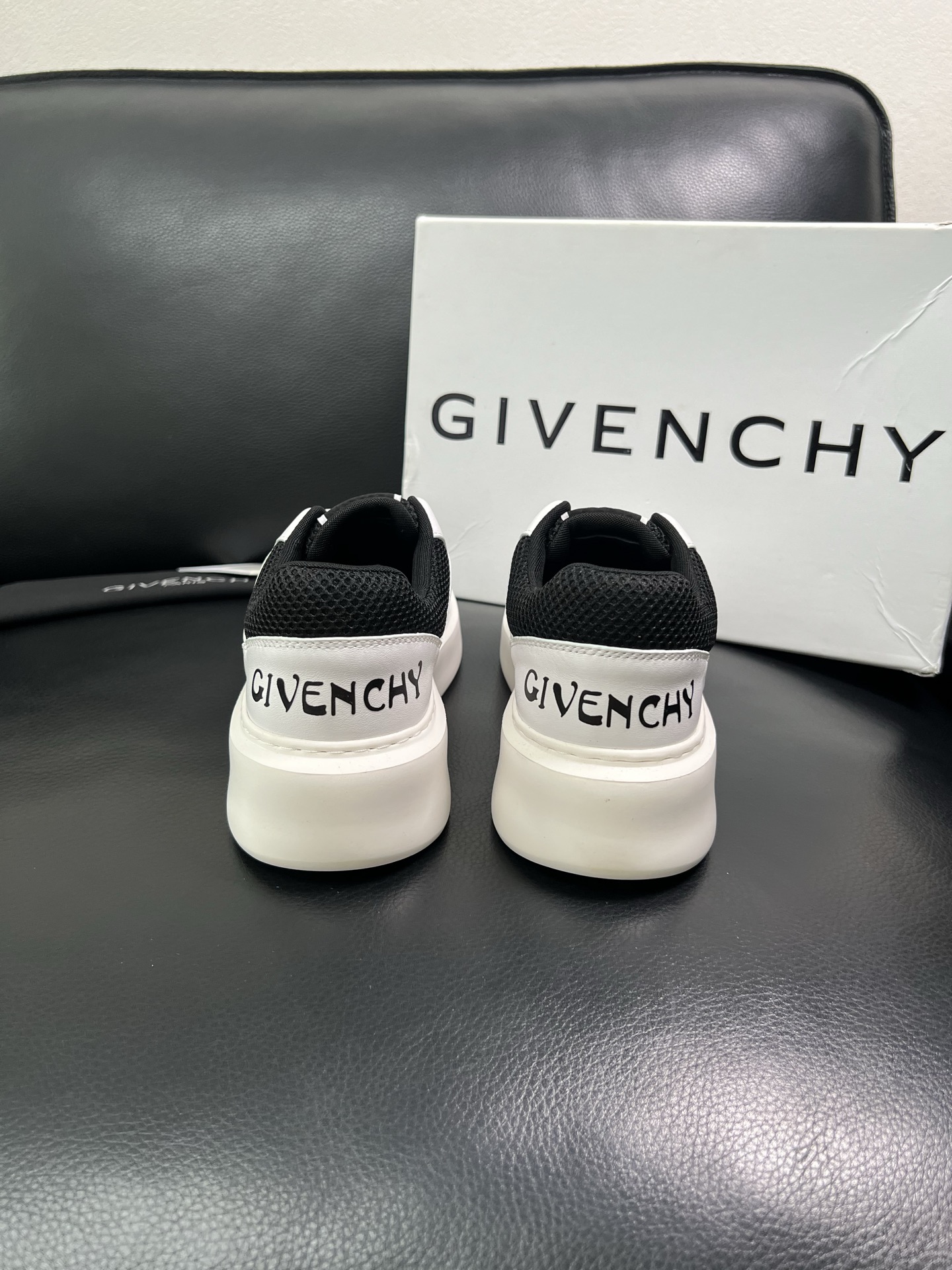Givenchy 🔍顶级代购🇮🇹 纪梵希 新品专柜同步原厂配置，意大利进口牛皮搭配网布面料，全鞋配件私模