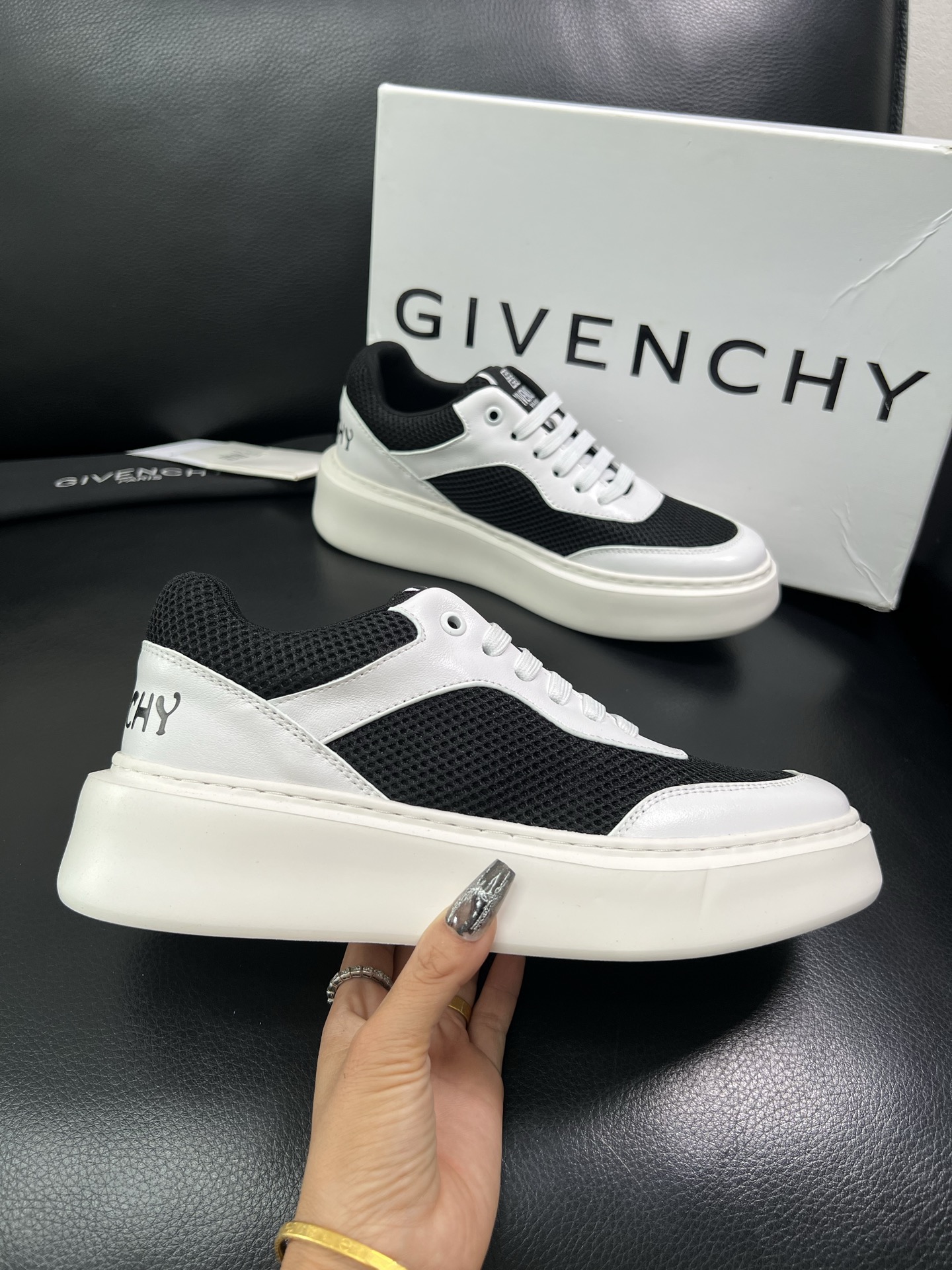 Givenchy 🔍顶级代购🇮🇹 纪梵希 新品专柜同步原厂配置，意大利进口牛皮搭配网布面料，全鞋配件私模
