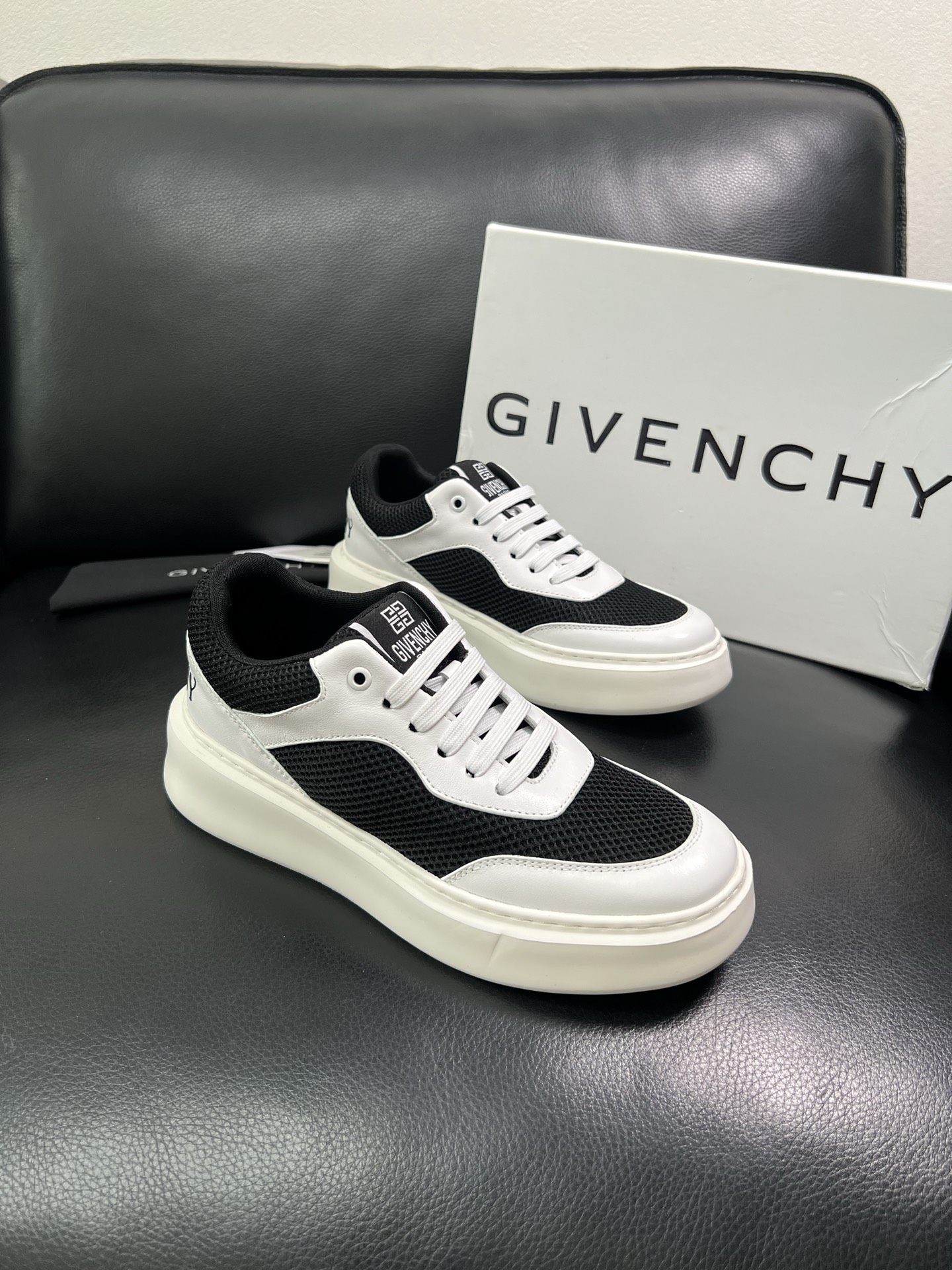 Givenchy 🔍顶级代购🇮🇹 纪梵希 新品专柜同步原厂配置，意大利进口牛皮搭配网布面料，全鞋配件私模