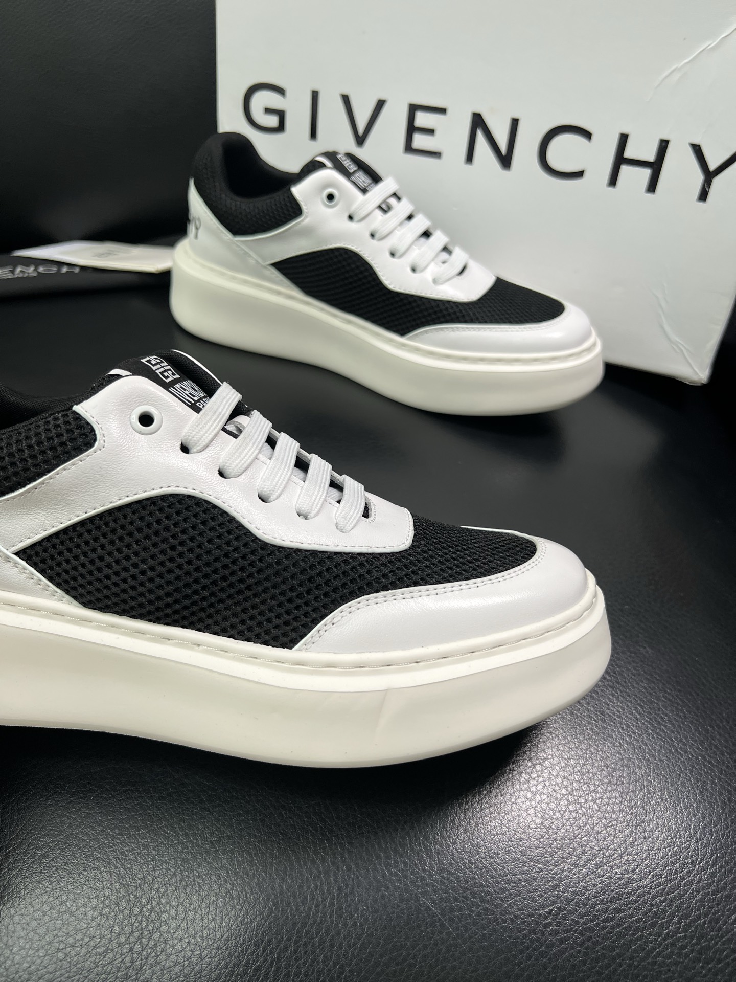 Givenchy 🔍顶级代购🇮🇹 纪梵希 新品专柜同步原厂配置，意大利进口牛皮搭配网布面料，全鞋配件私模