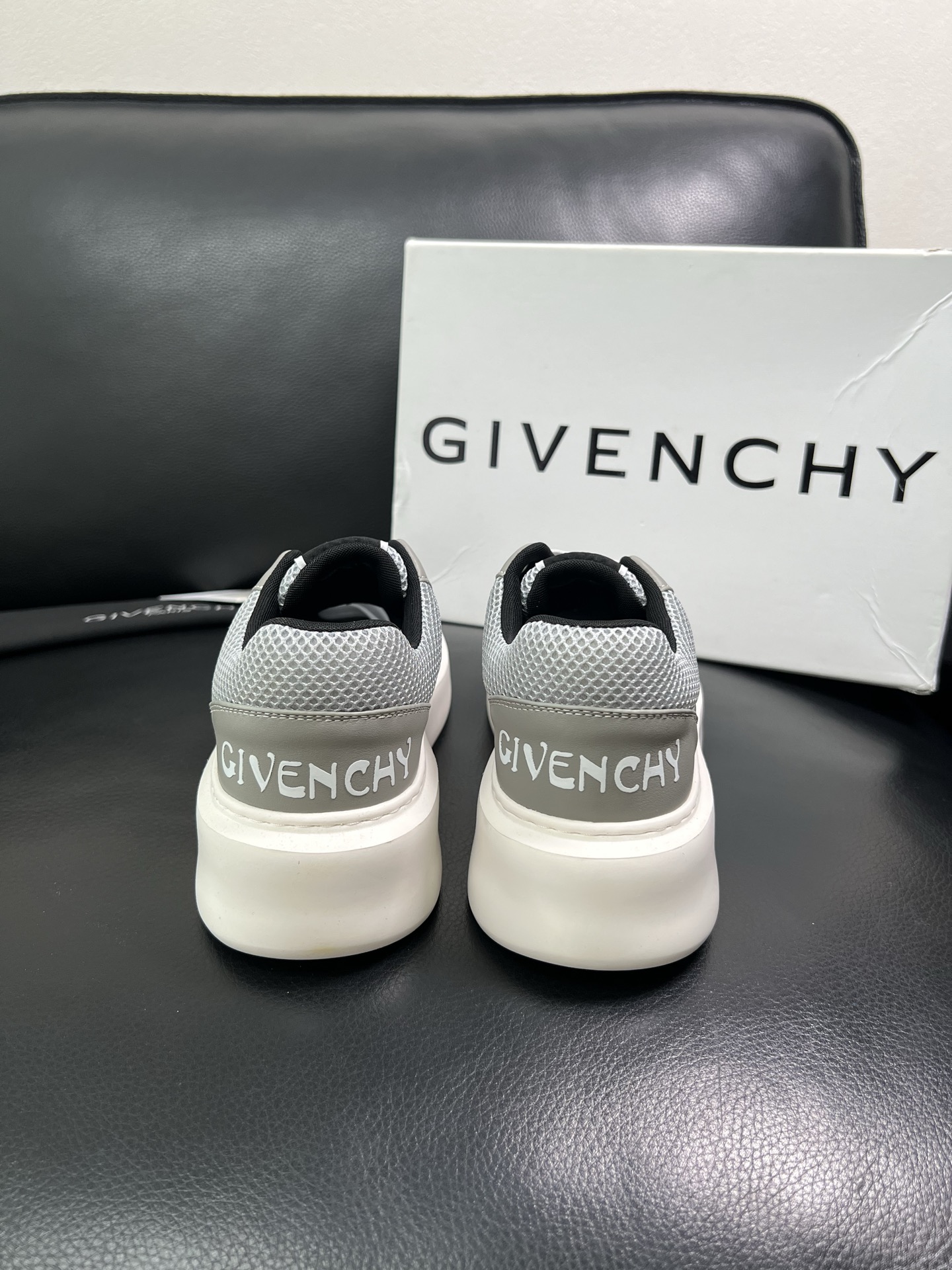 Givenchy 🔍顶级代购🇮🇹 纪梵希 新品专柜同步原厂配置，意大利进口牛皮搭配网布面料，全鞋配件私模