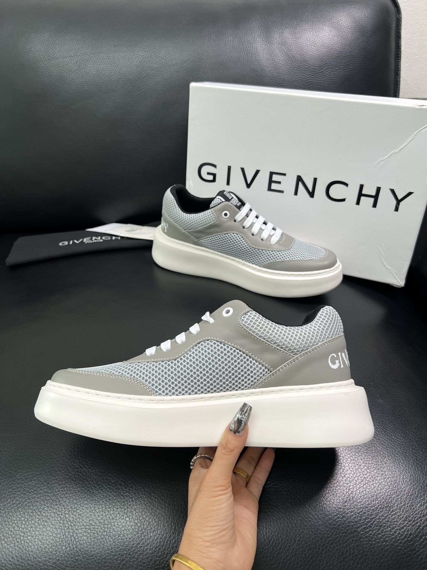 Givenchy 🔍顶级代购🇮🇹 纪梵希 新品专柜同步原厂配置，意大利进口牛皮搭配网布面料，全鞋配件私模