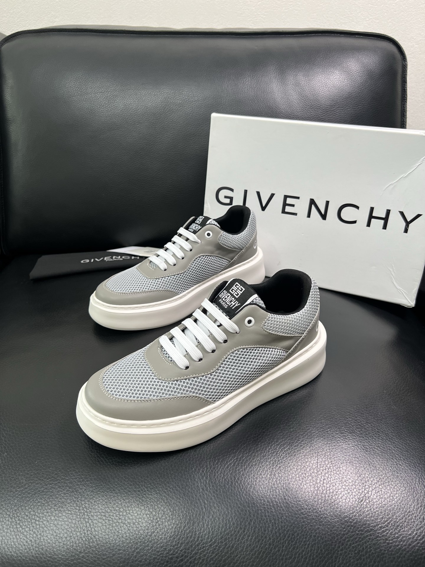 Givenchy 🔍顶级代购🇮🇹 纪梵希 新品专柜同步原厂配置，意大利进口牛皮搭配网布面料，全鞋配件私模