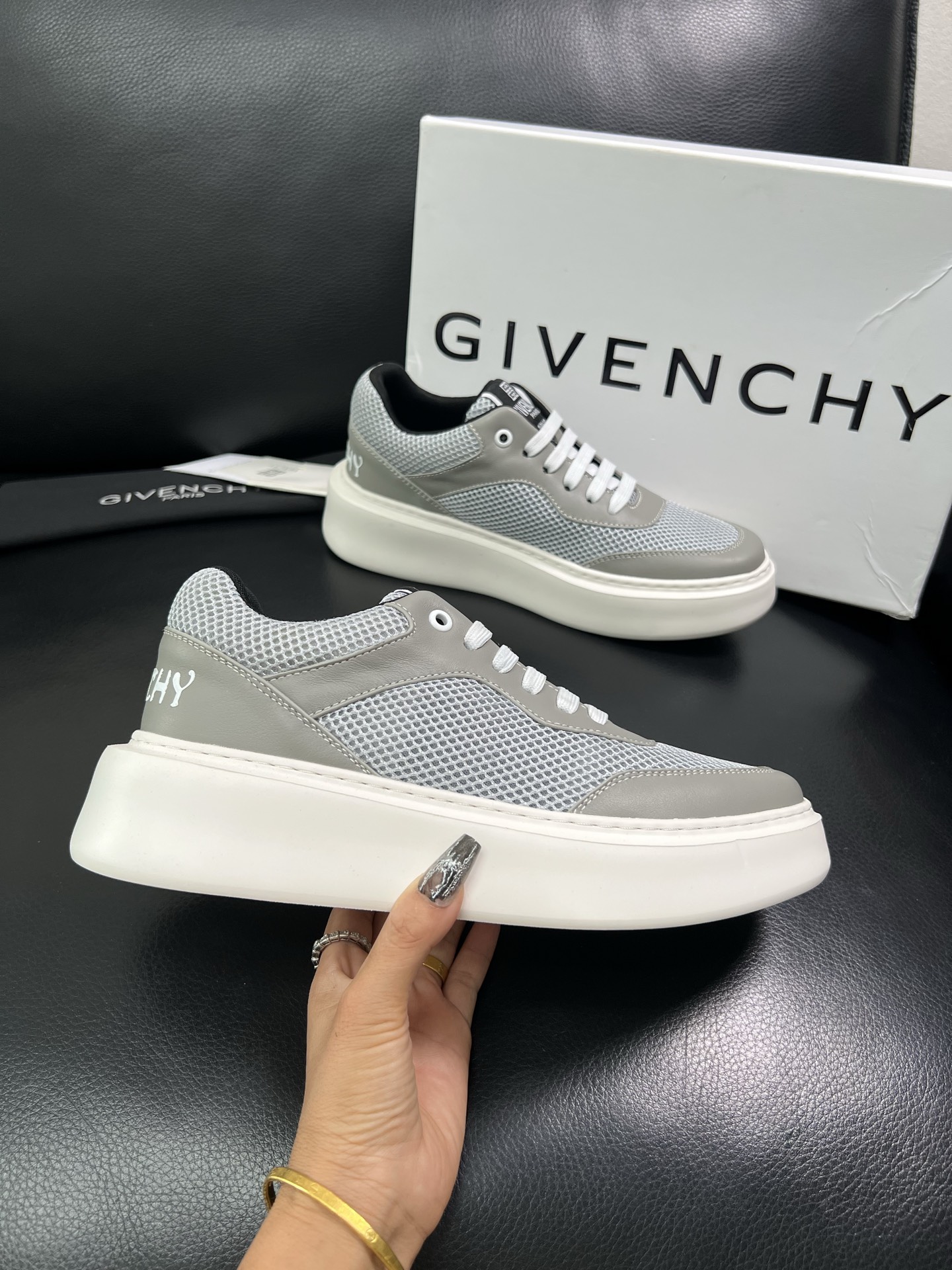 Givenchy 🔍顶级代购🇮🇹 纪梵希 新品专柜同步原厂配置，意大利进口牛皮搭配网布面料，全鞋配件私模