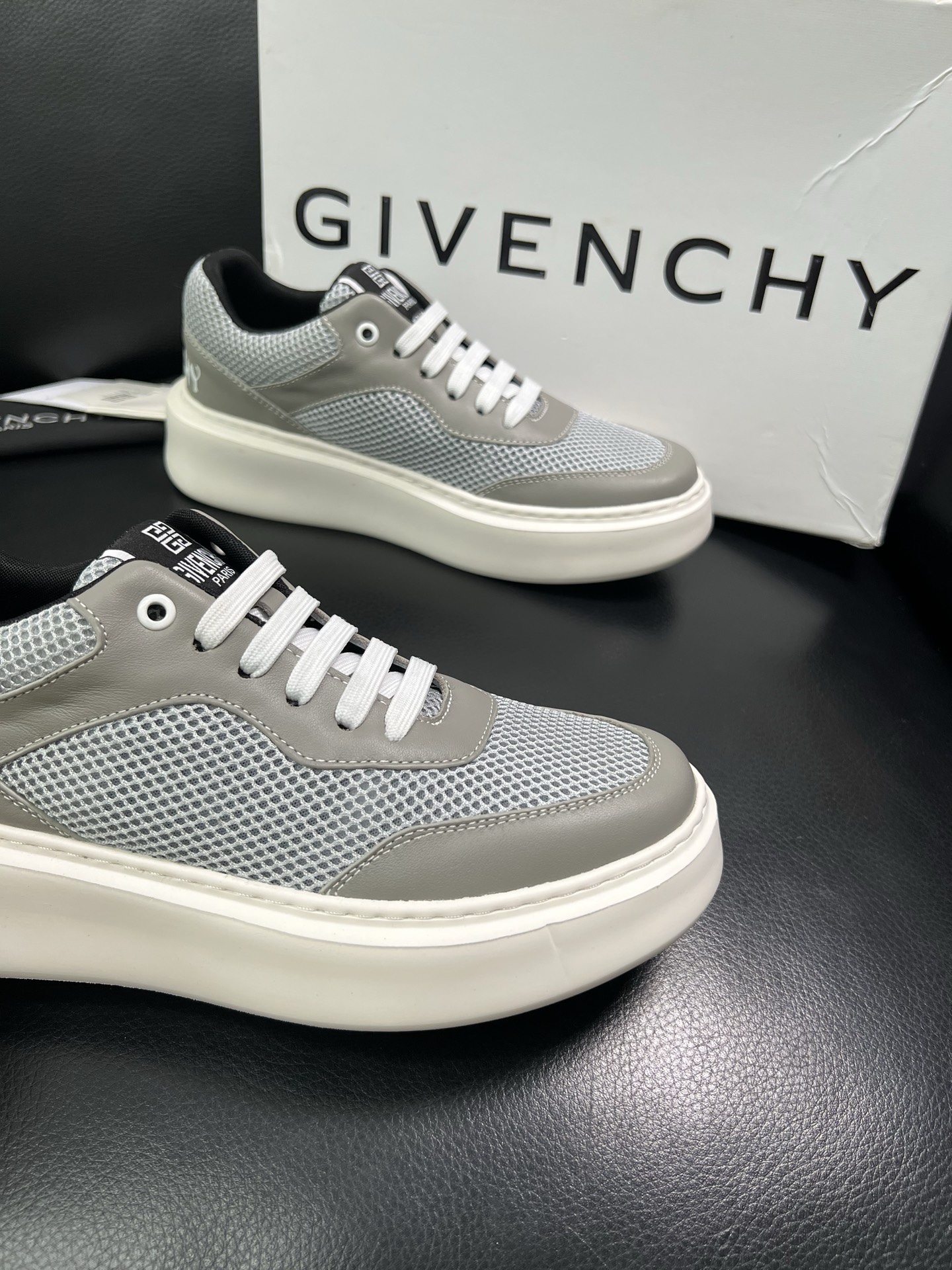 Givenchy 🔍顶级代购🇮🇹 纪梵希 新品专柜同步原厂配置，意大利进口牛皮搭配网布面料，全鞋配件私模