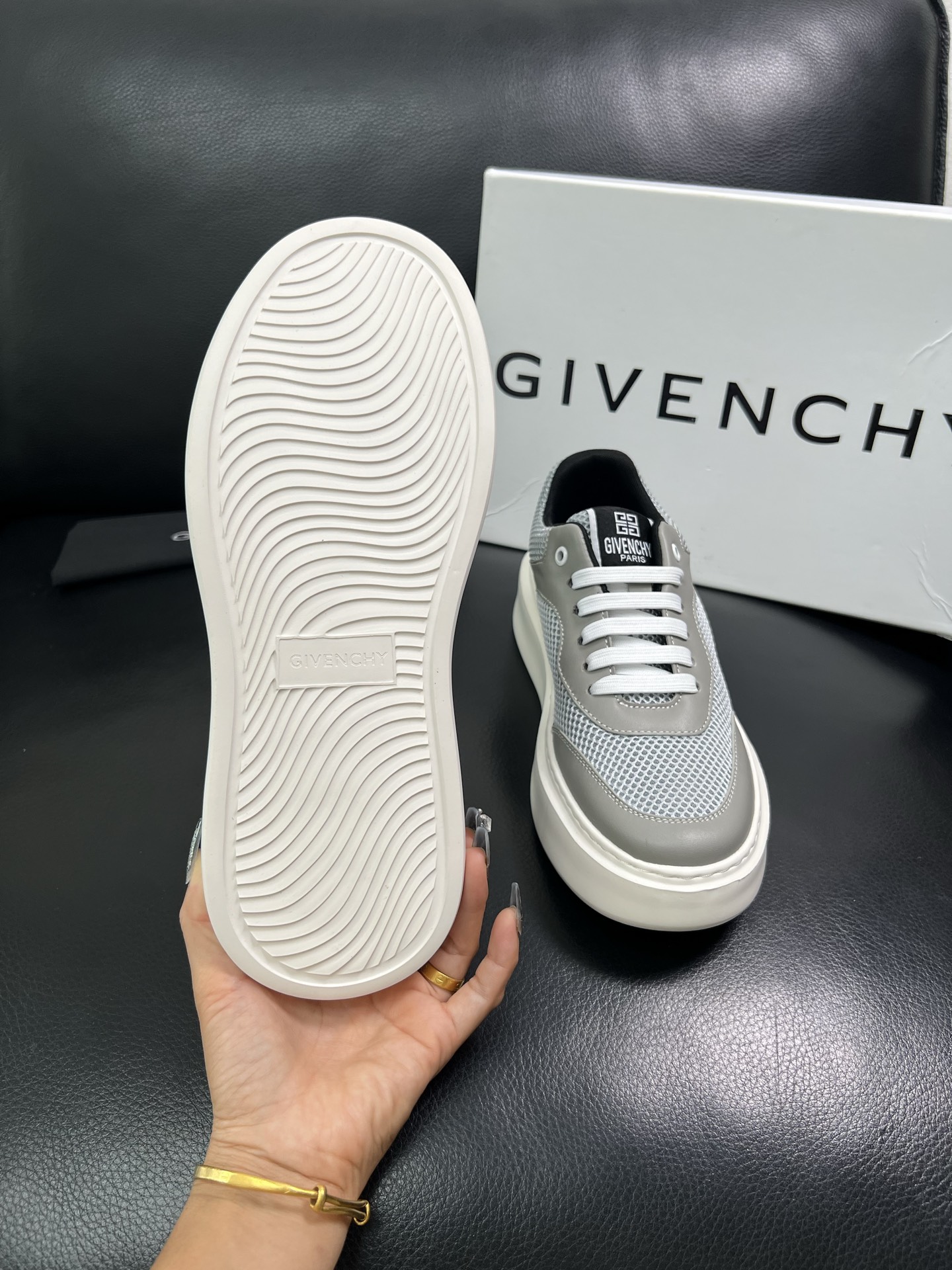 Givenchy 🔍顶级代购🇮🇹 纪梵希 新品专柜同步原厂配置，意大利进口牛皮搭配网布面料，全鞋配件私模
